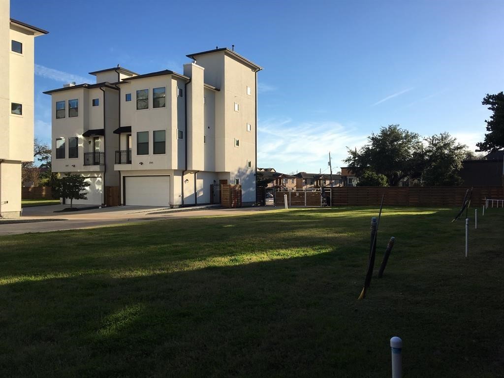 2551 Calumet Street Property Photo 17