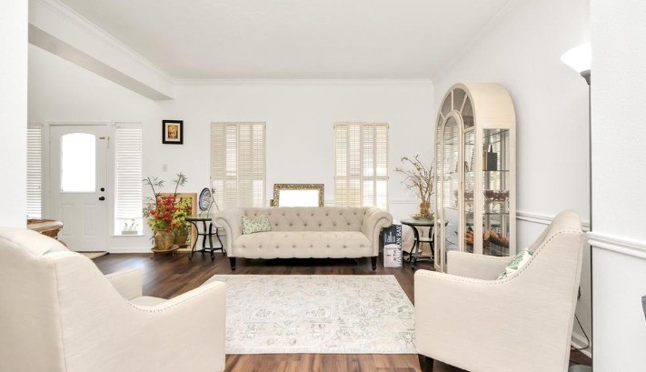 16403 Dawncrest Way Property Photo 3