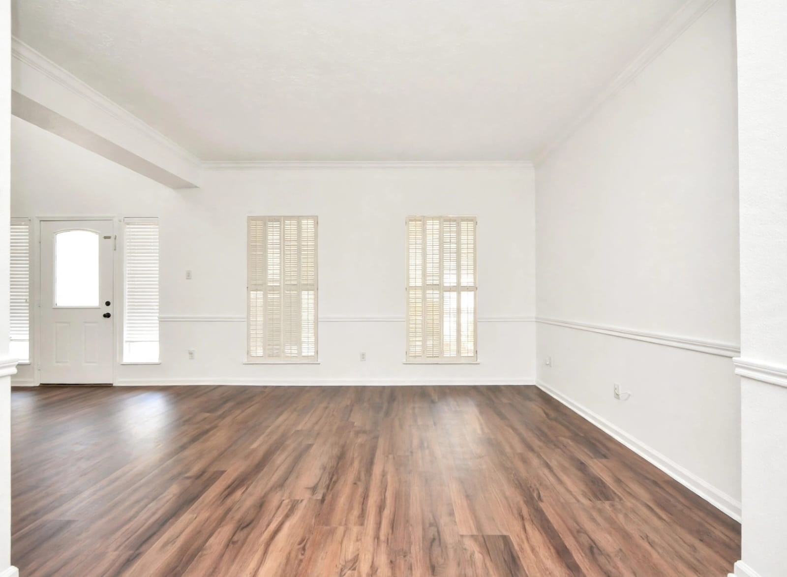16403 Dawncrest Way Property Photo 4