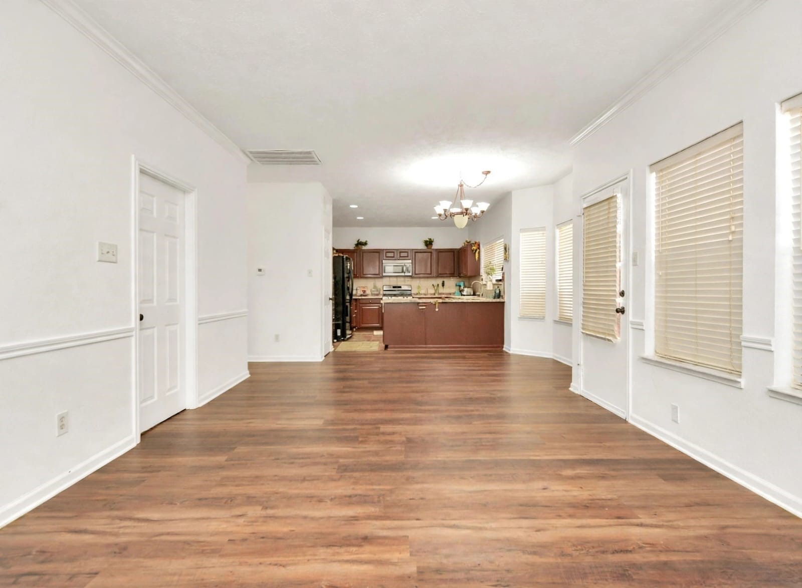 16403 Dawncrest Way Property Photo 5