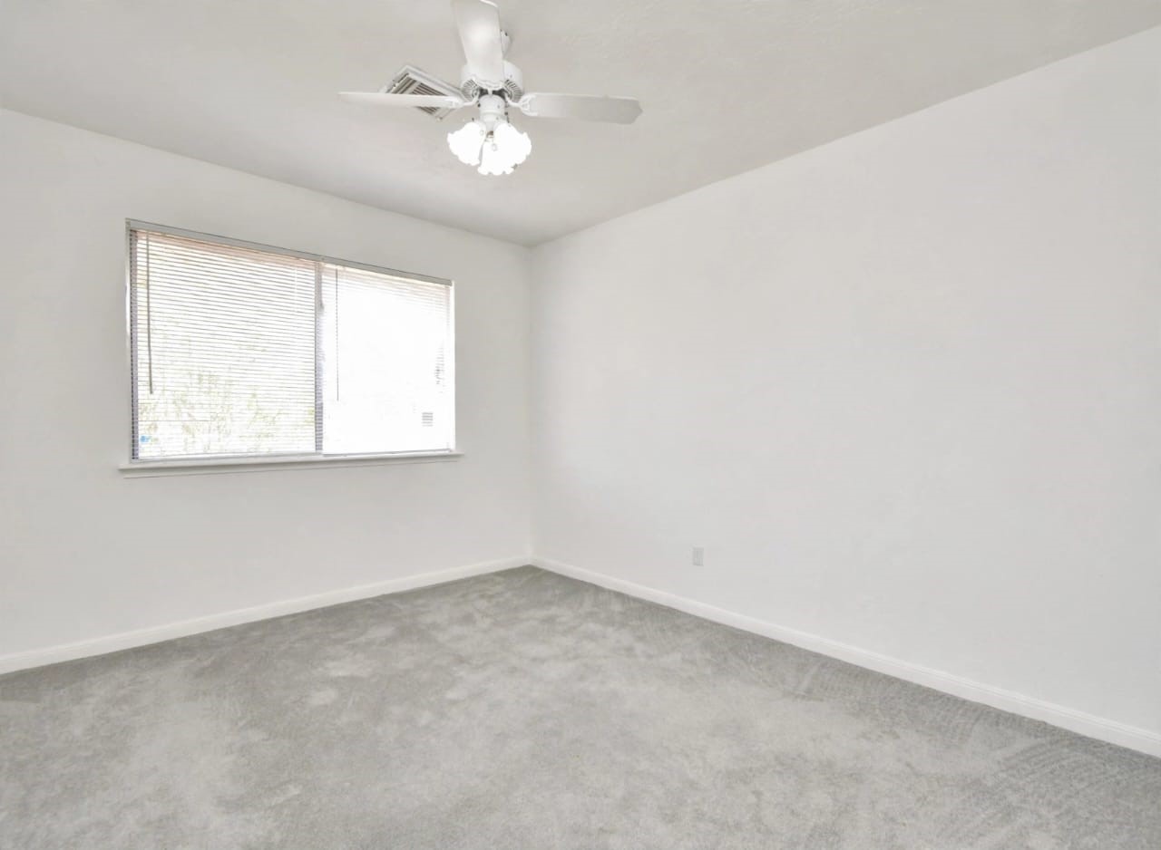 16403 Dawncrest Way Property Photo 6