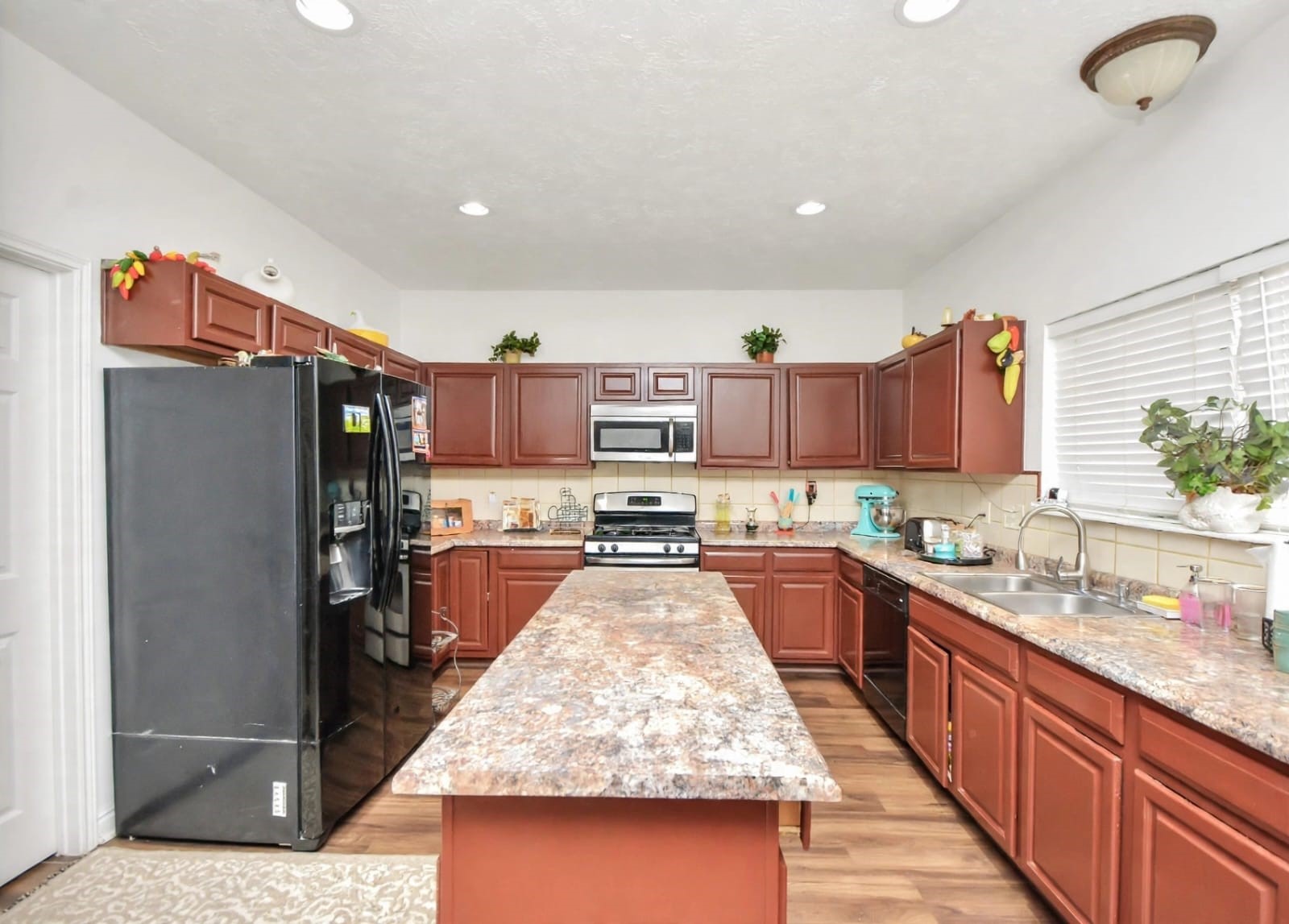 16403 Dawncrest Way Property Photo 7