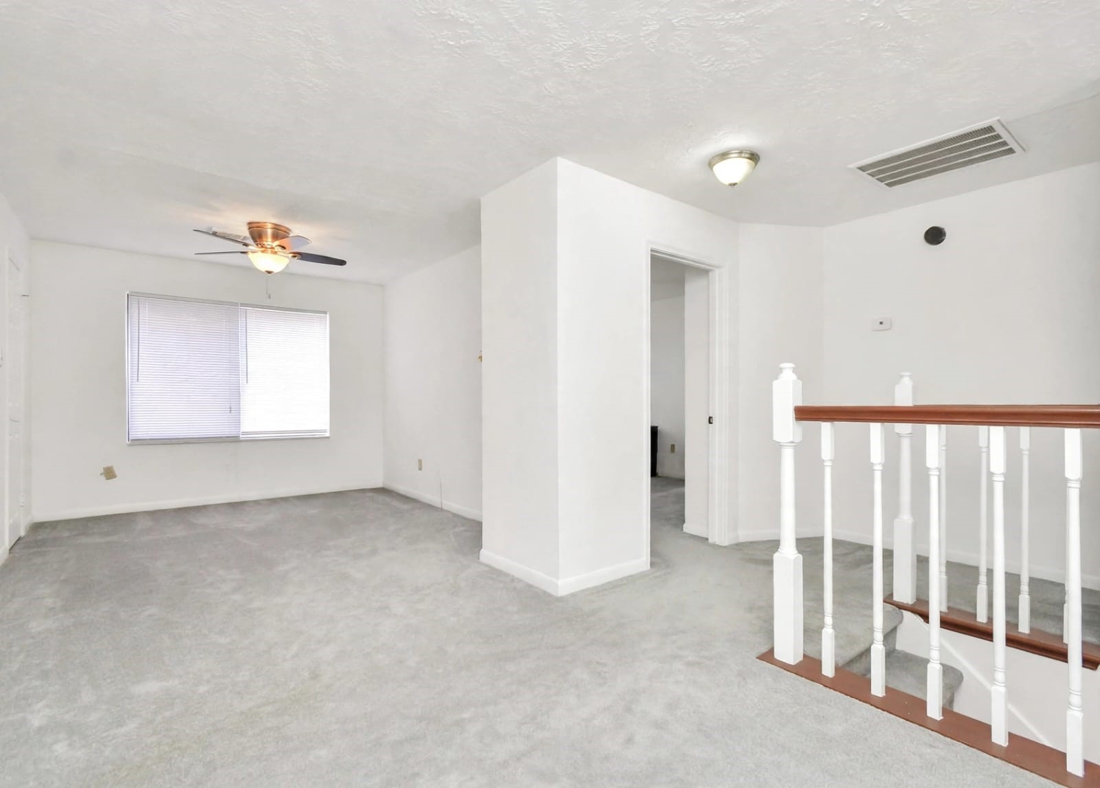 16403 Dawncrest Way Property Photo 8