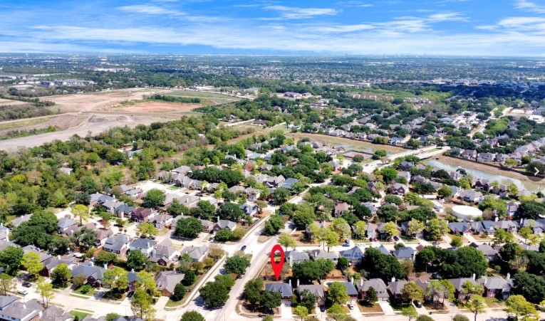 16403 Dawncrest Way Property Photo 13