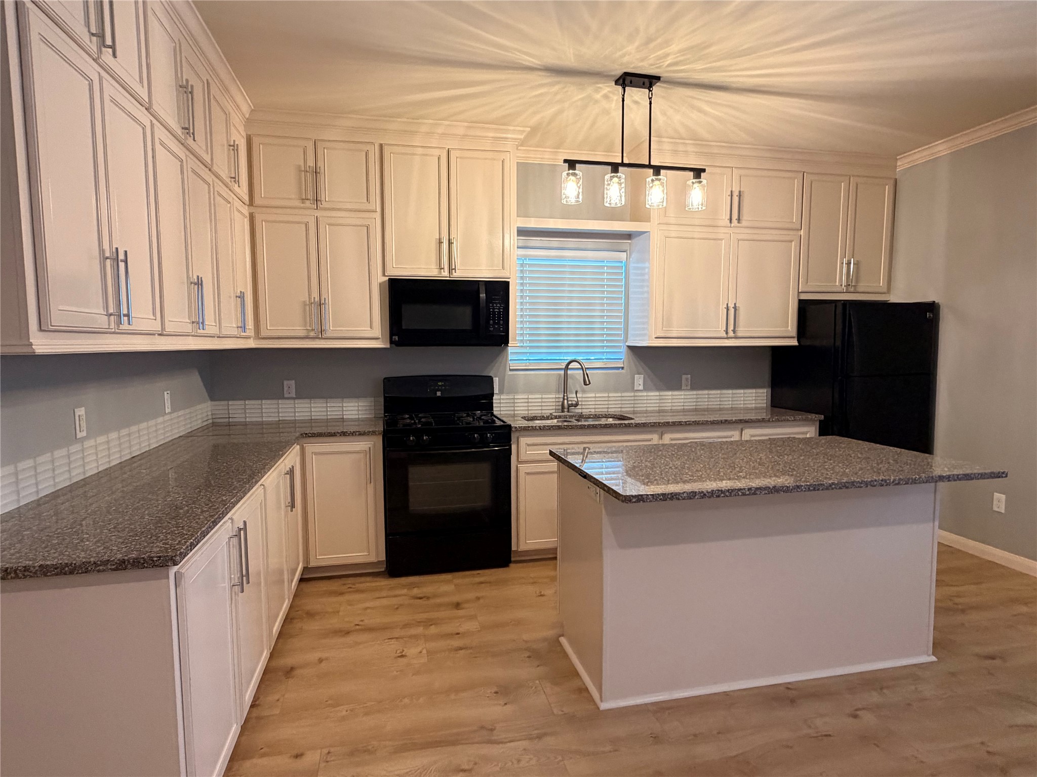 1147 Norham Street A Property Photo 2