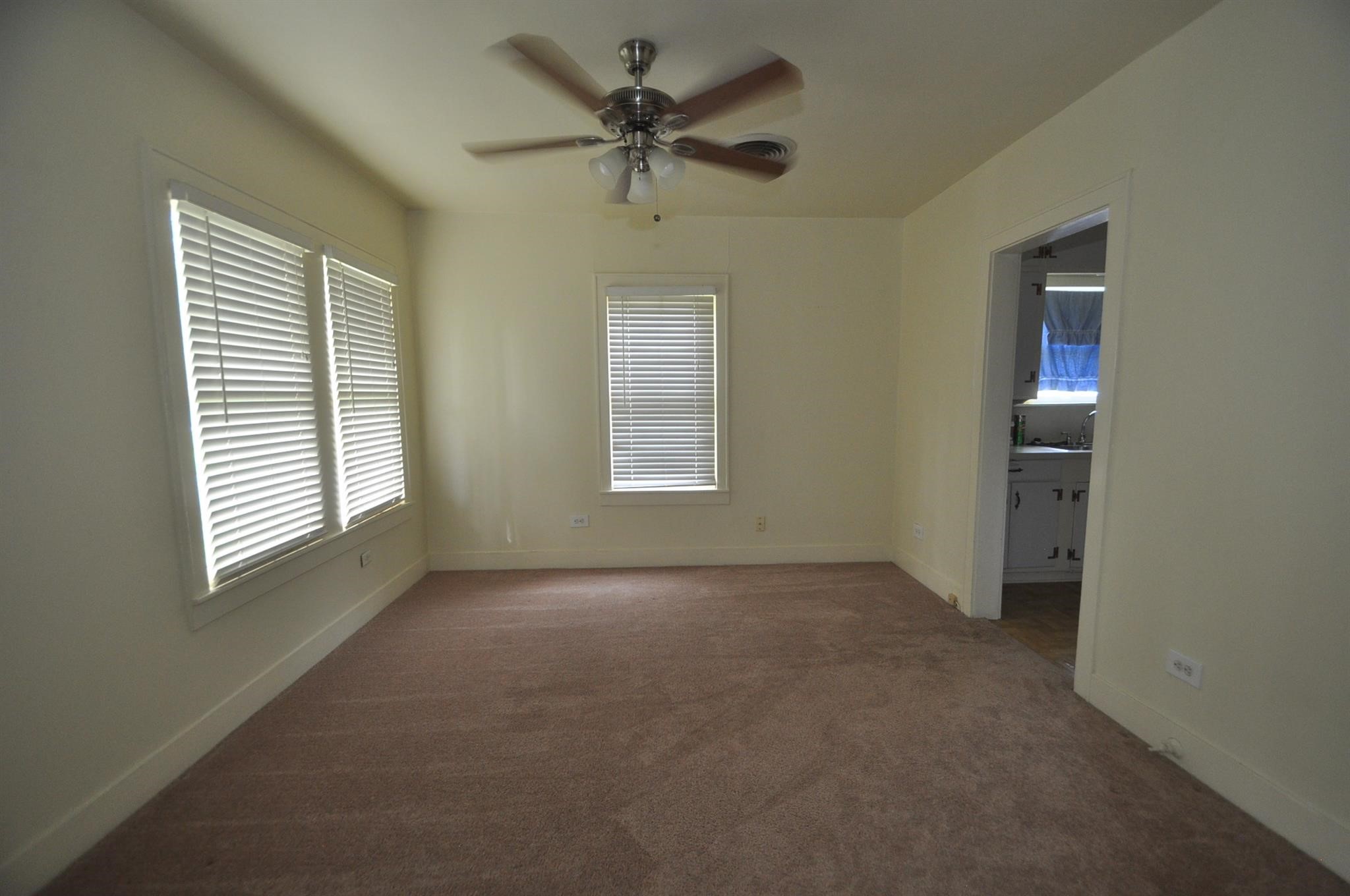 213 E Burress Street Property Photo 2