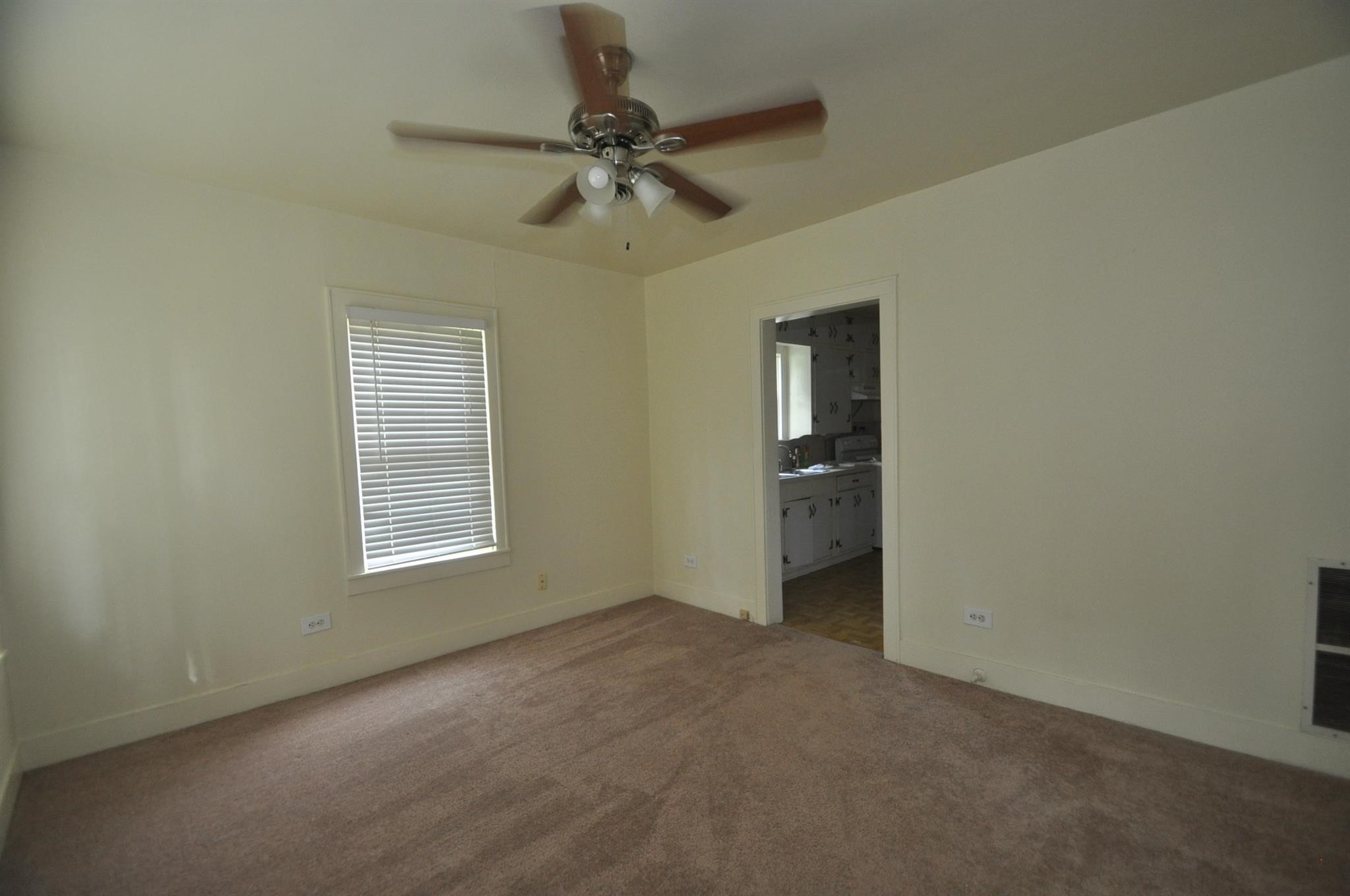 213 E Burress Street Property Photo 3