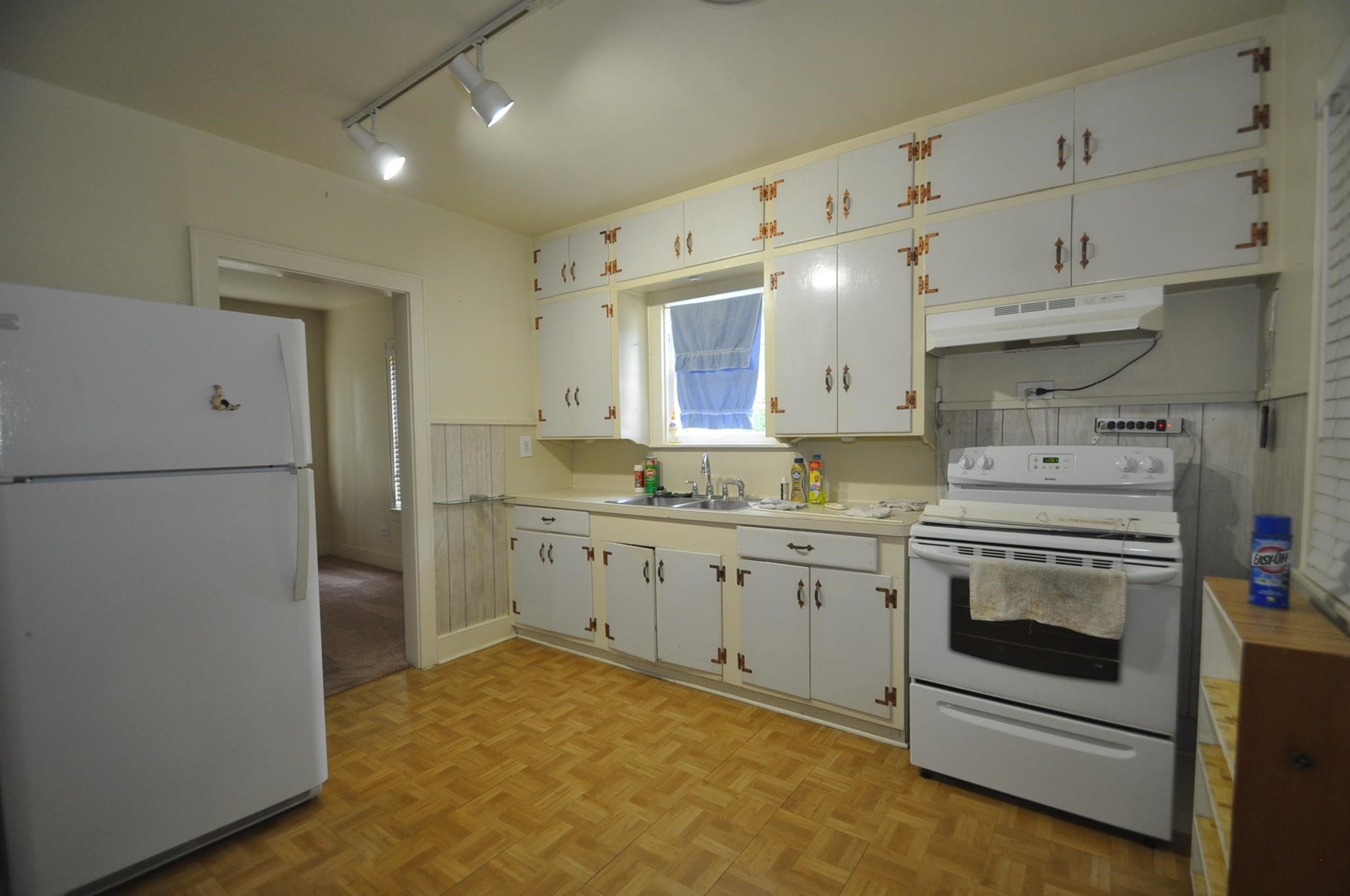 213 E Burress Street Property Photo 5