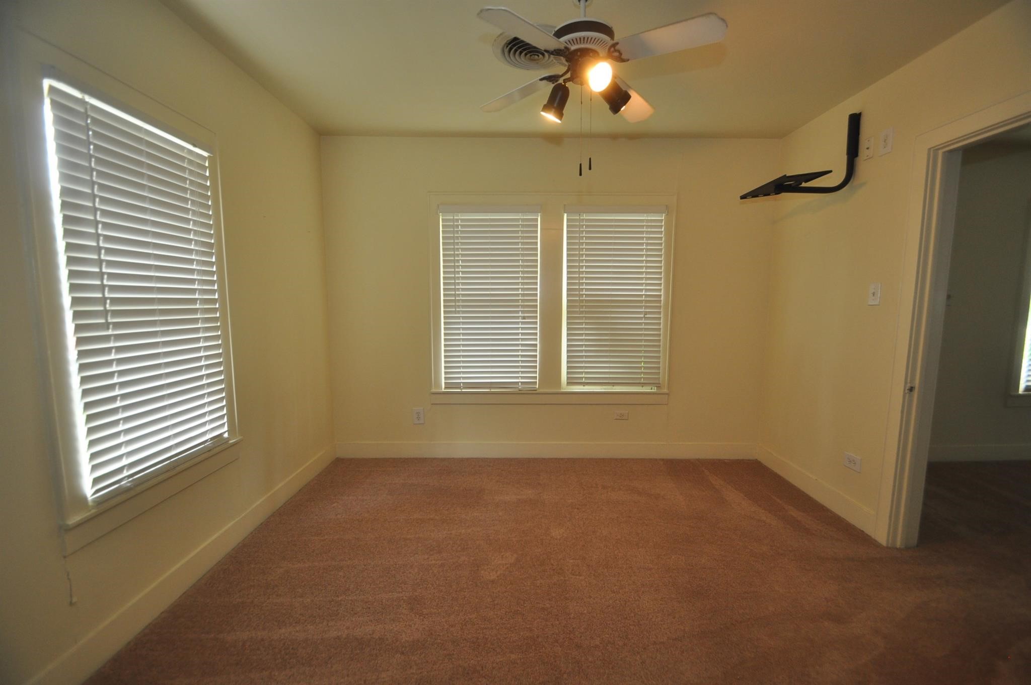 213 E Burress Street Property Photo 7