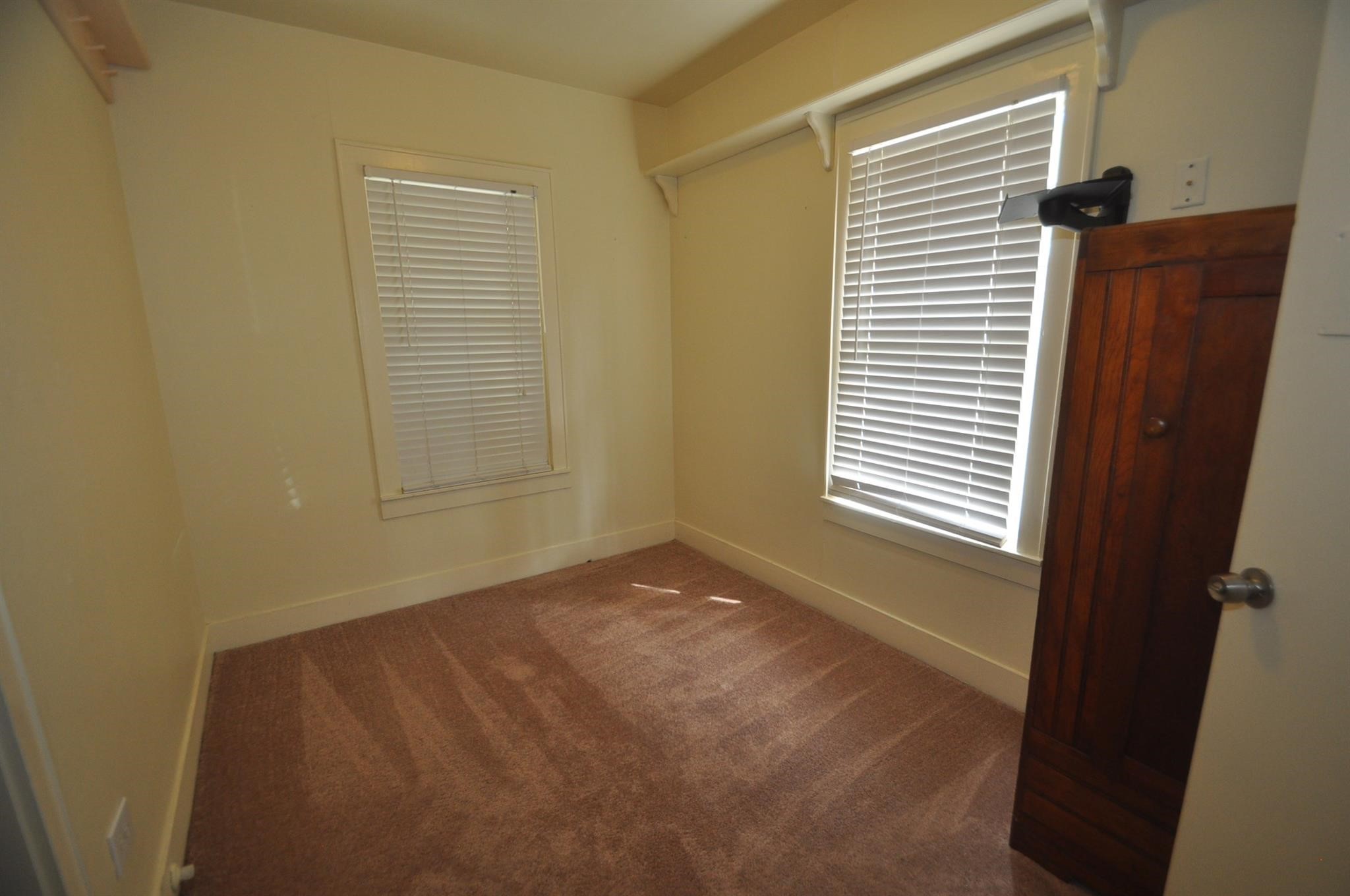 213 E Burress Street Property Photo 8