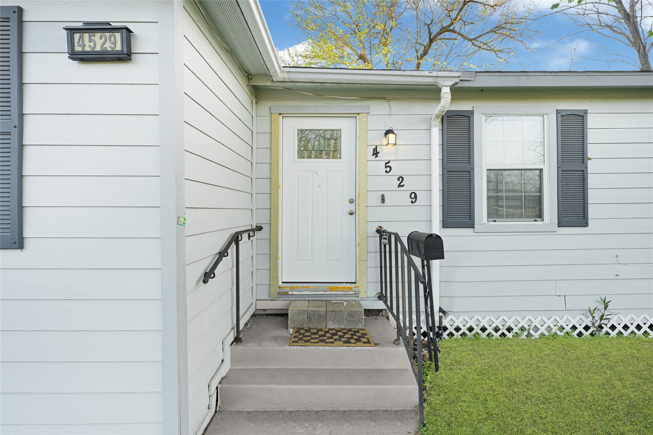 4529 Perry Street Property Photo 2