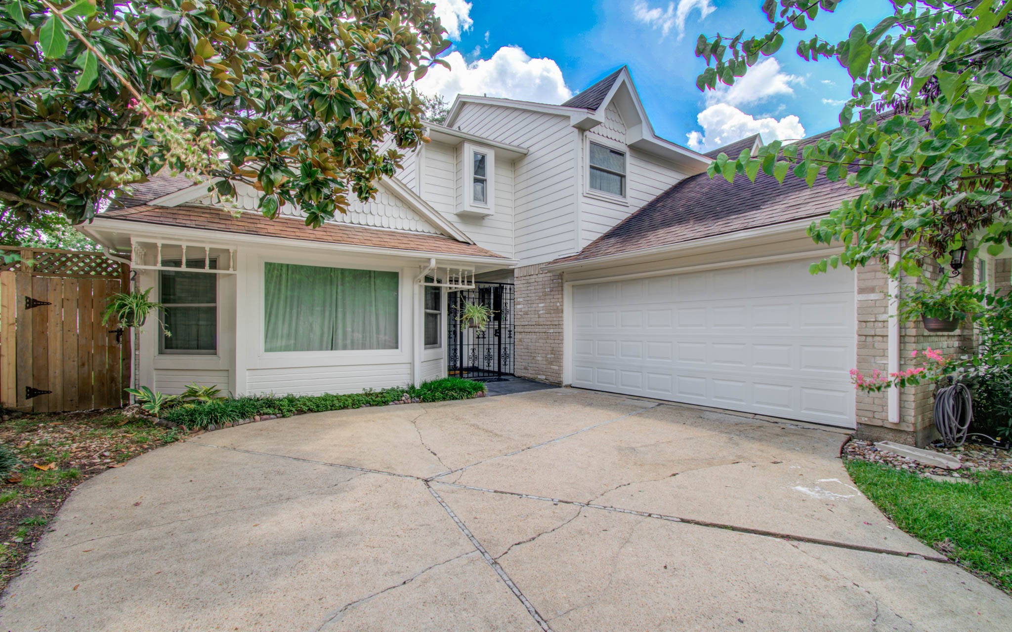 3223 S Briar Knoll Drive Property Photo 1