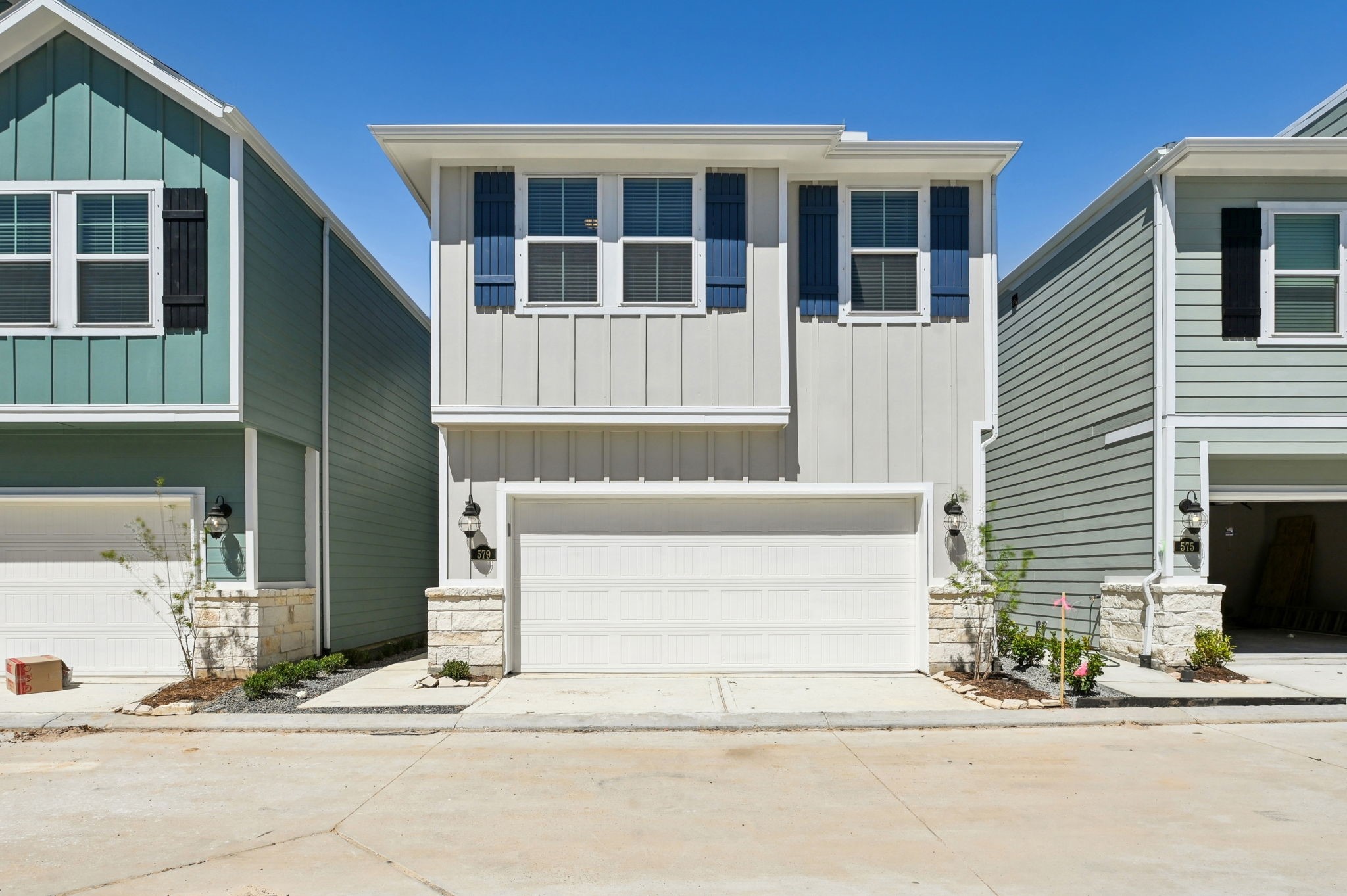 579 Avisa Drive Property Photo 1