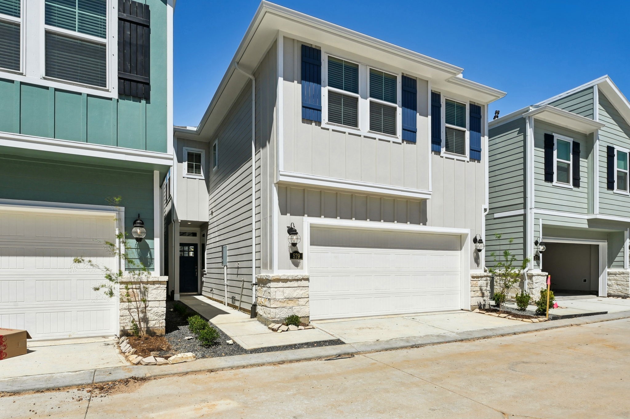 579 Avisa Drive Property Photo 3