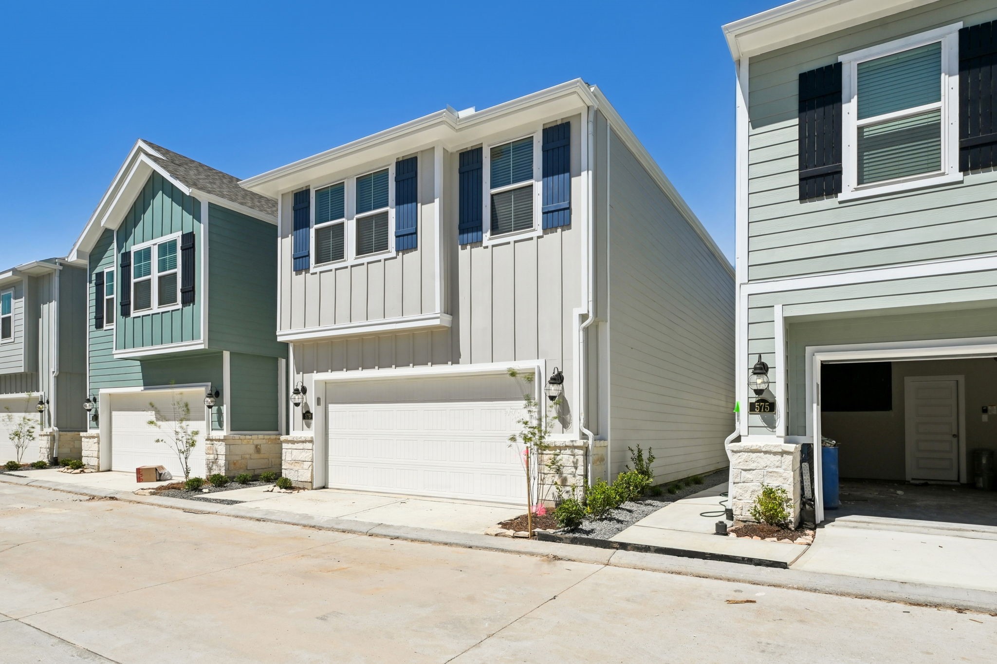579 Avisa Drive Property Photo 4