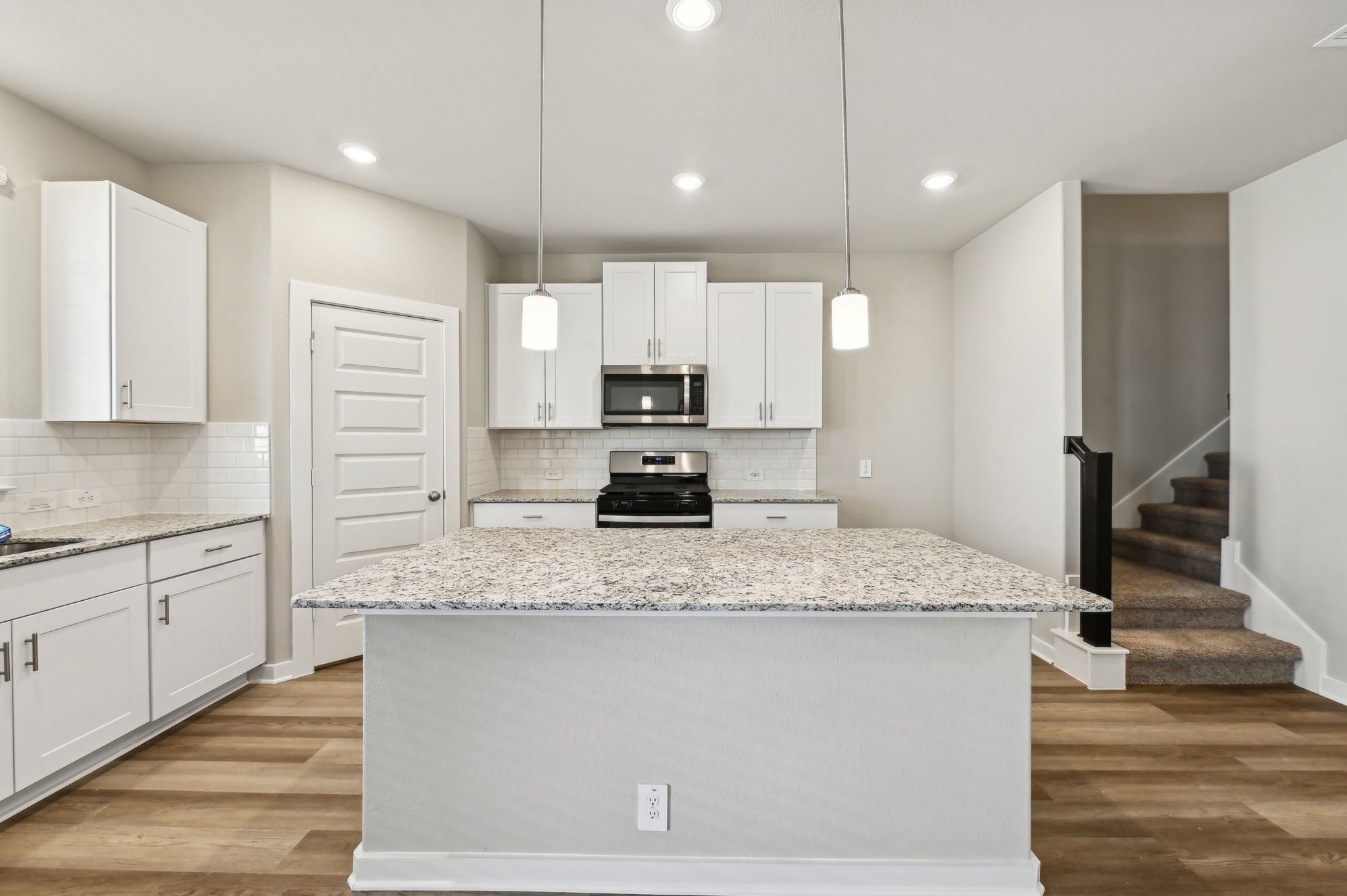 579 Avisa Drive Property Photo 10