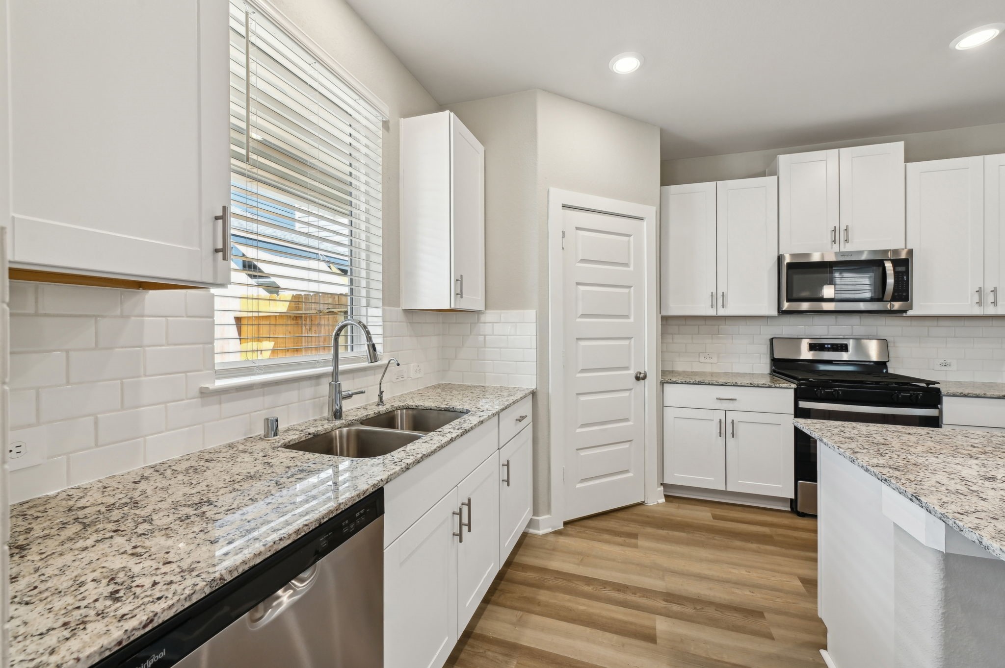 579 Avisa Drive Property Photo 11