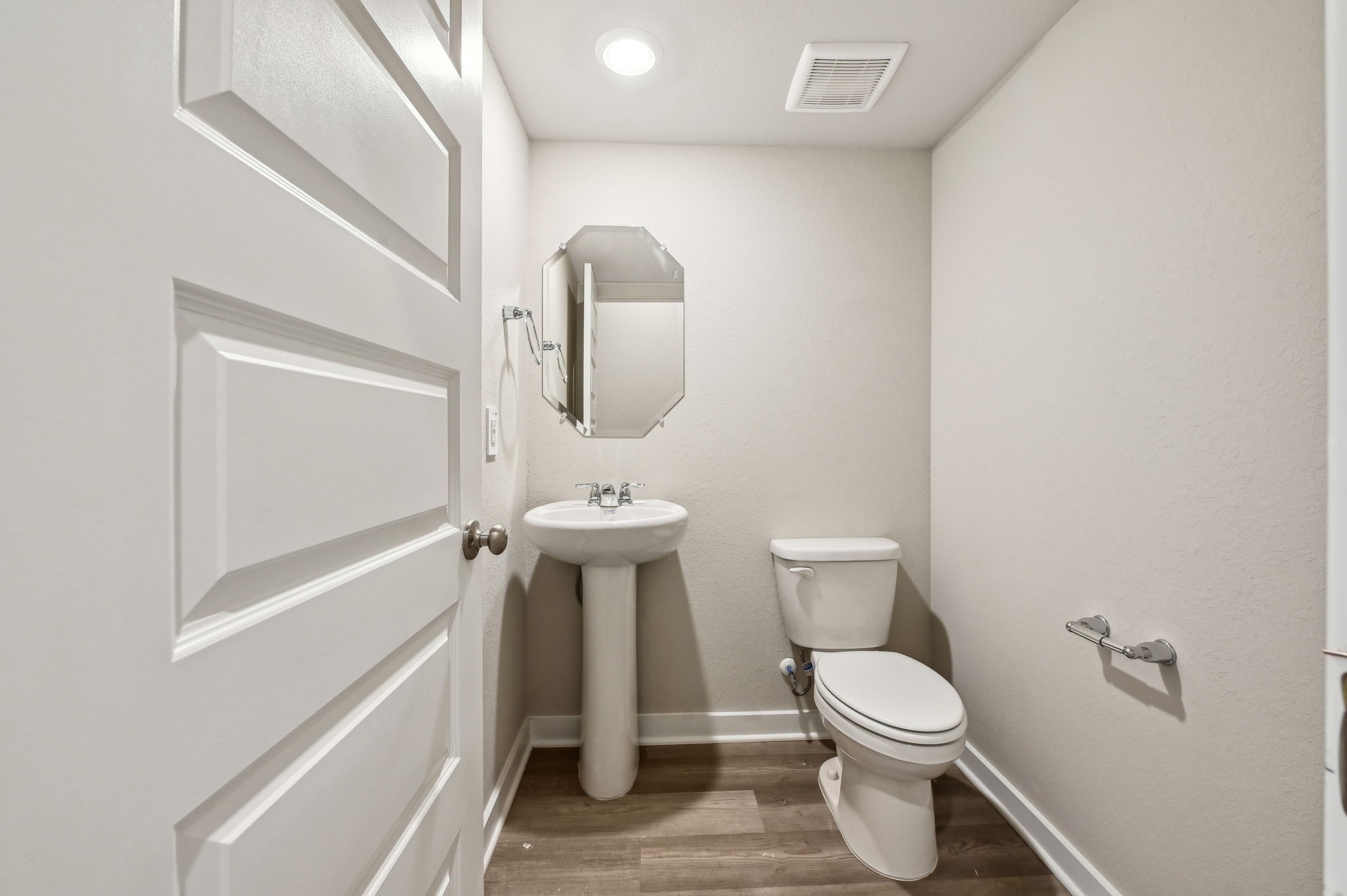 579 Avisa Drive Property Photo 18