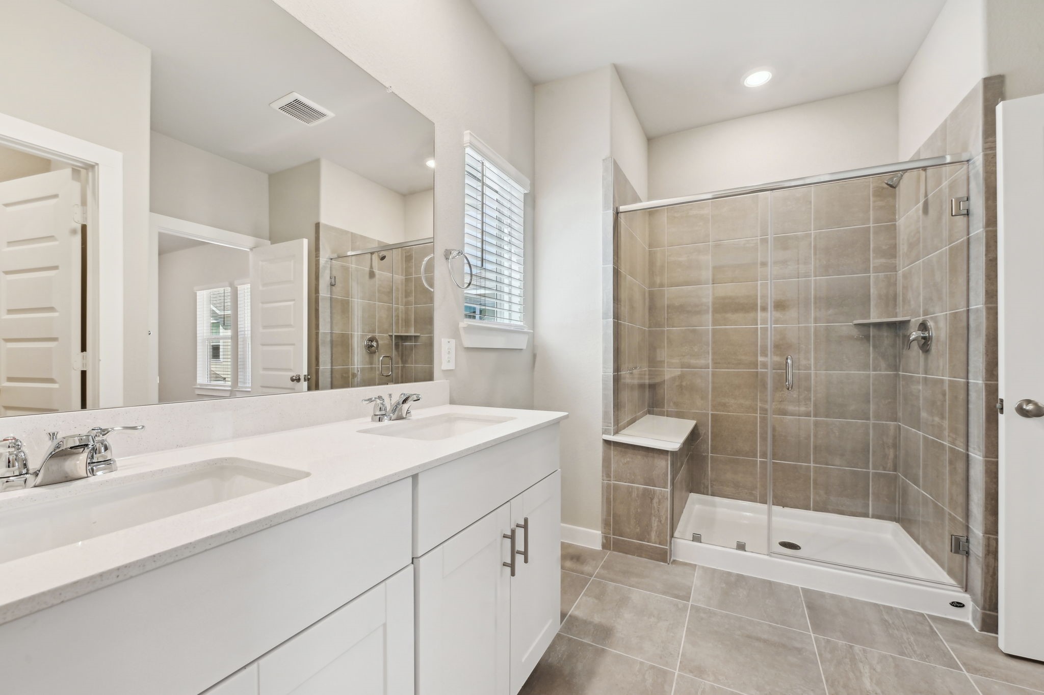 579 Avisa Drive Property Photo 24