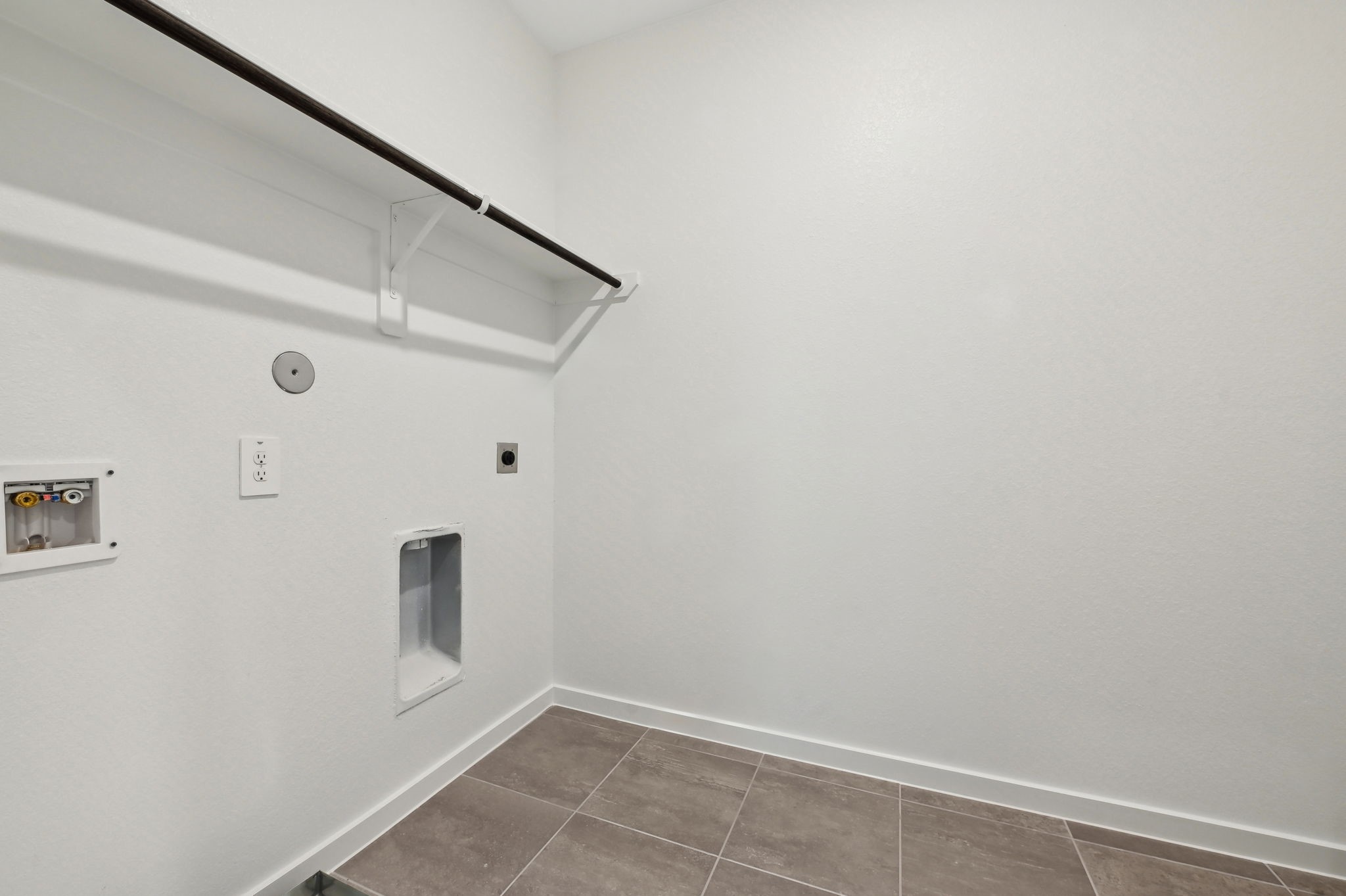 579 Avisa Drive Property Photo 30