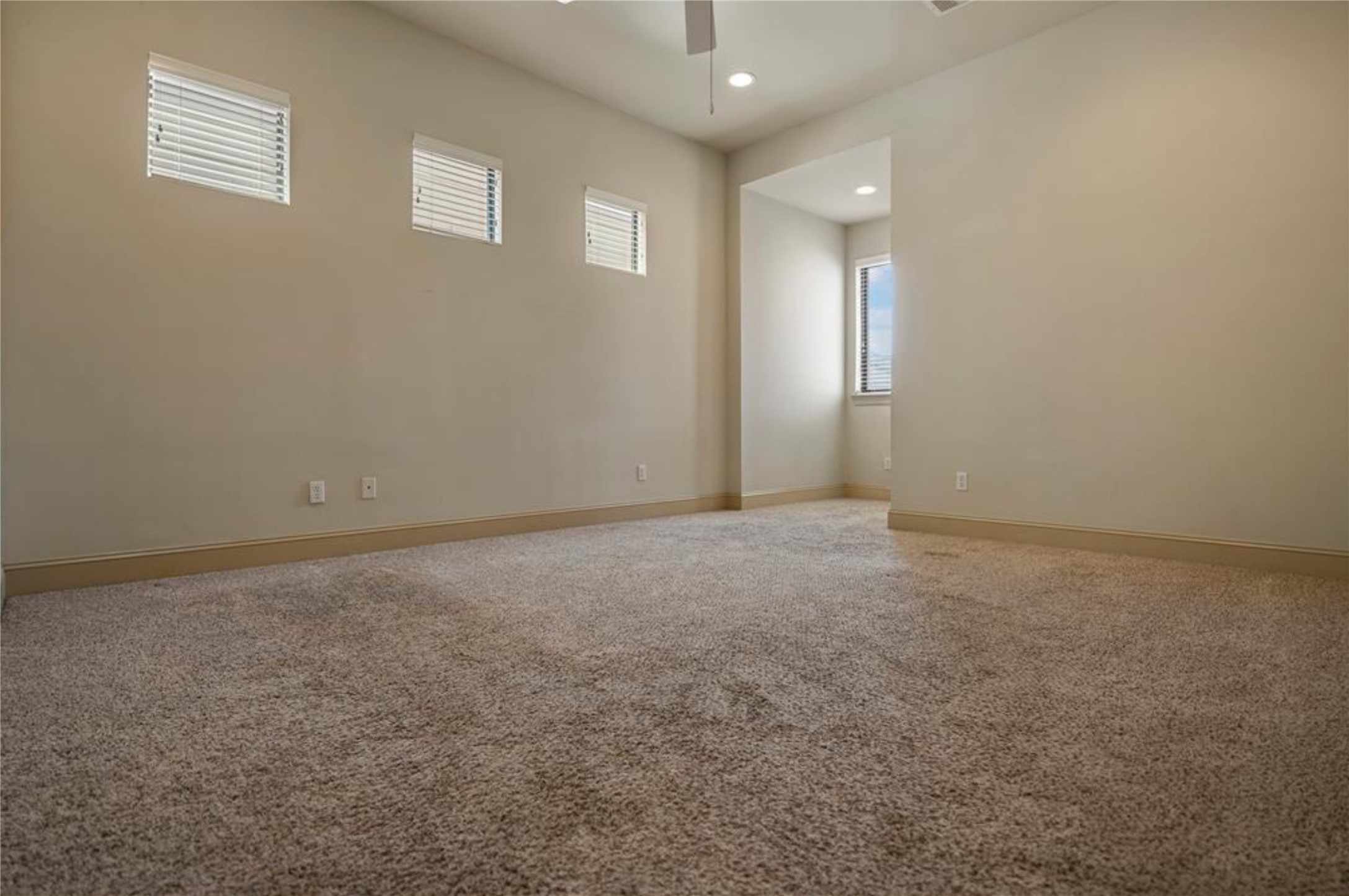 2816 Leeland Street Property Photo 9