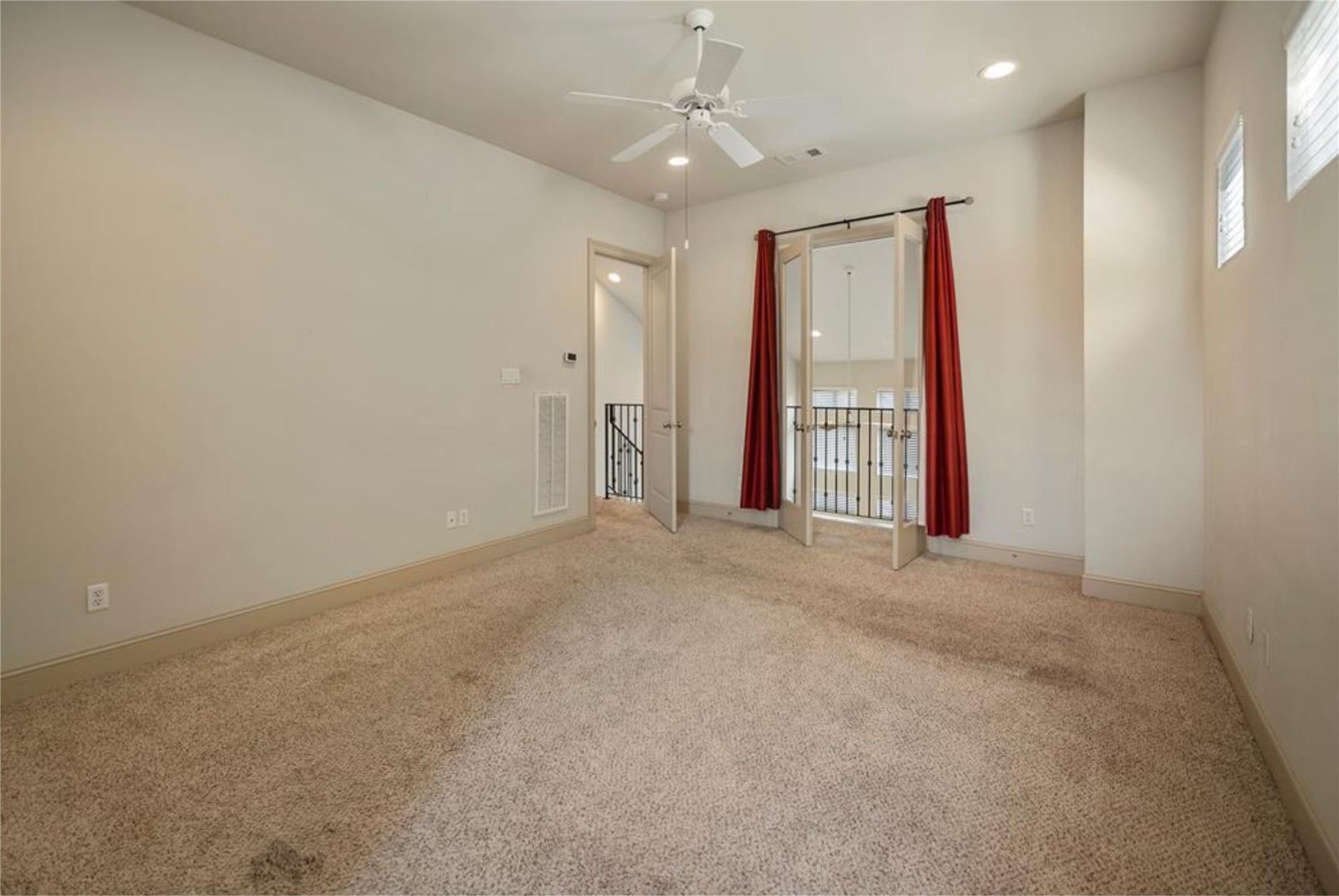 2816 Leeland Street Property Photo 10