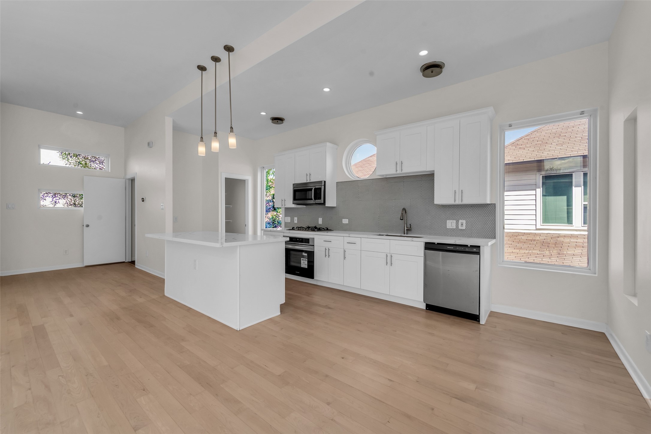 5632 Kiam Street C Property Photo 4