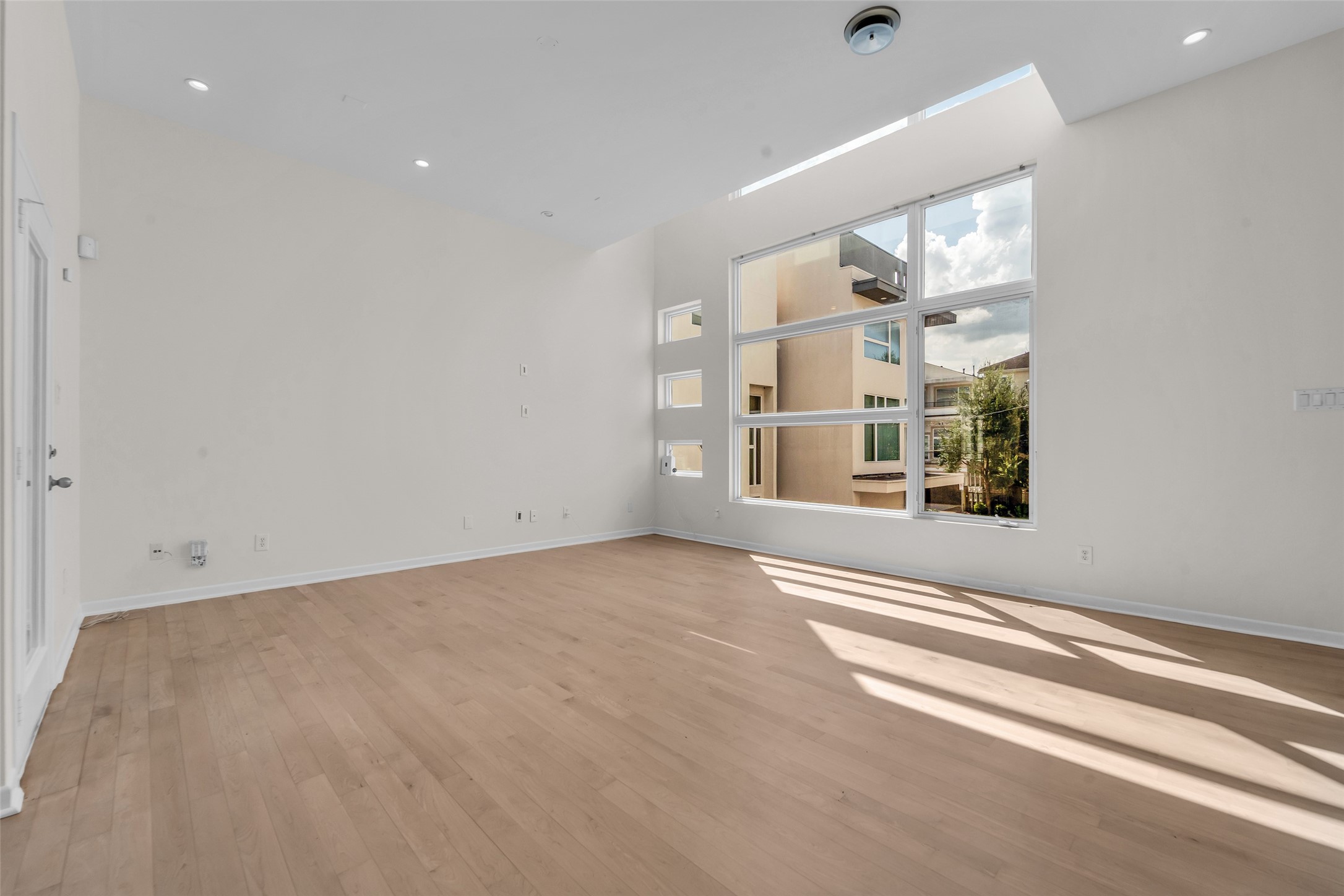 5632 Kiam Street C Property Photo 12