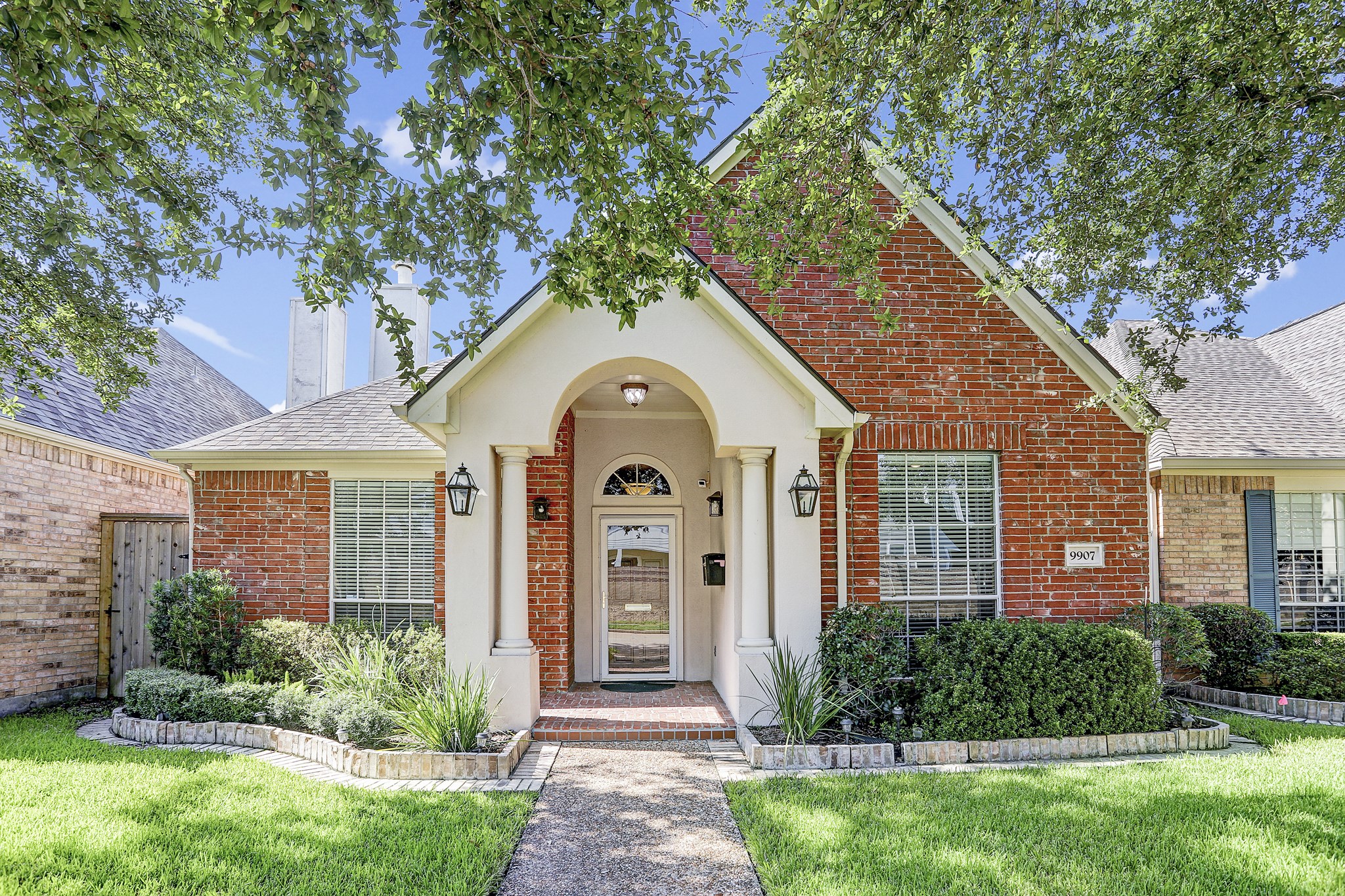 9907 Kemp Forest Drive Property Photo 1