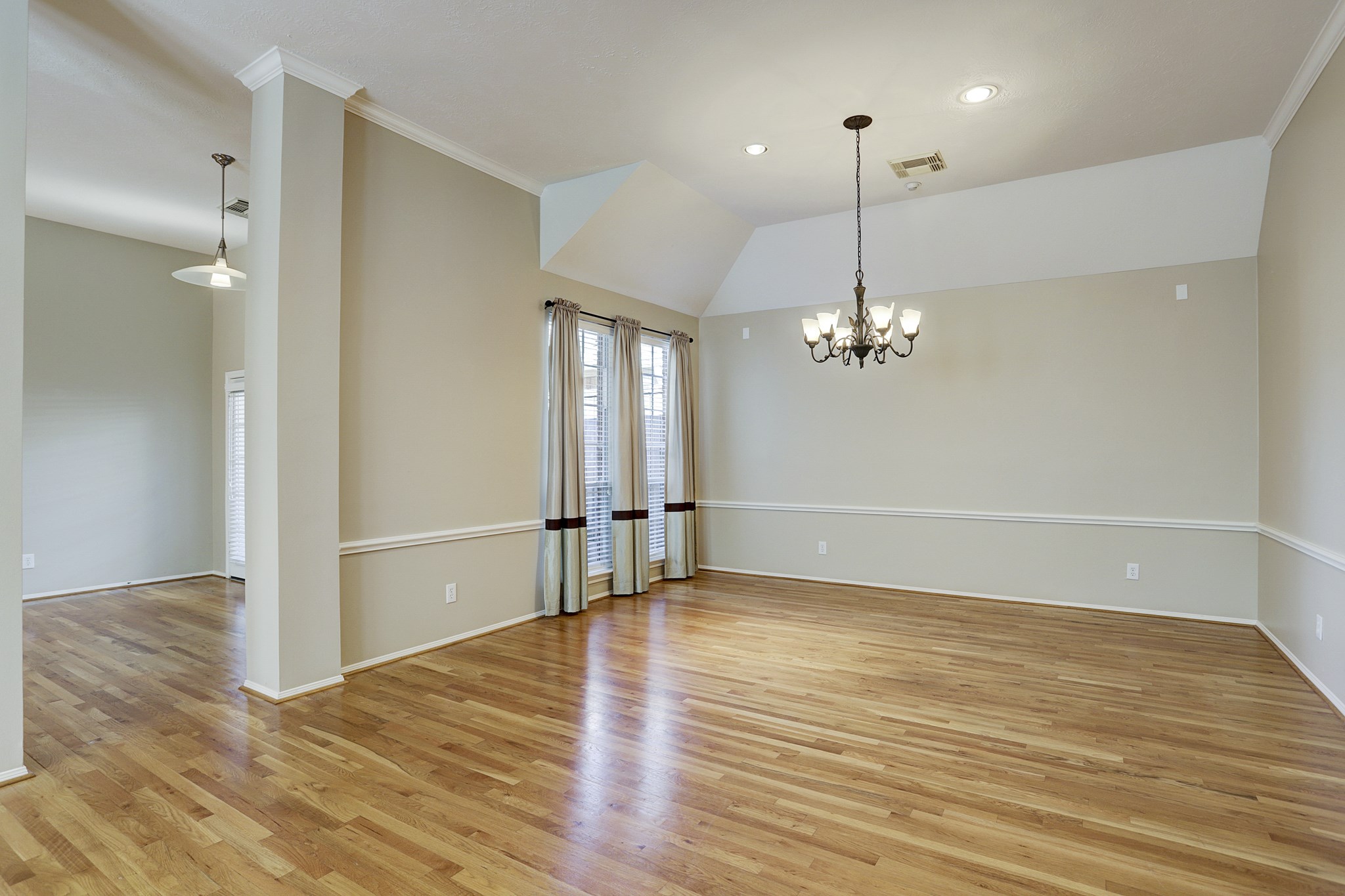 9907 Kemp Forest Drive Property Photo 3