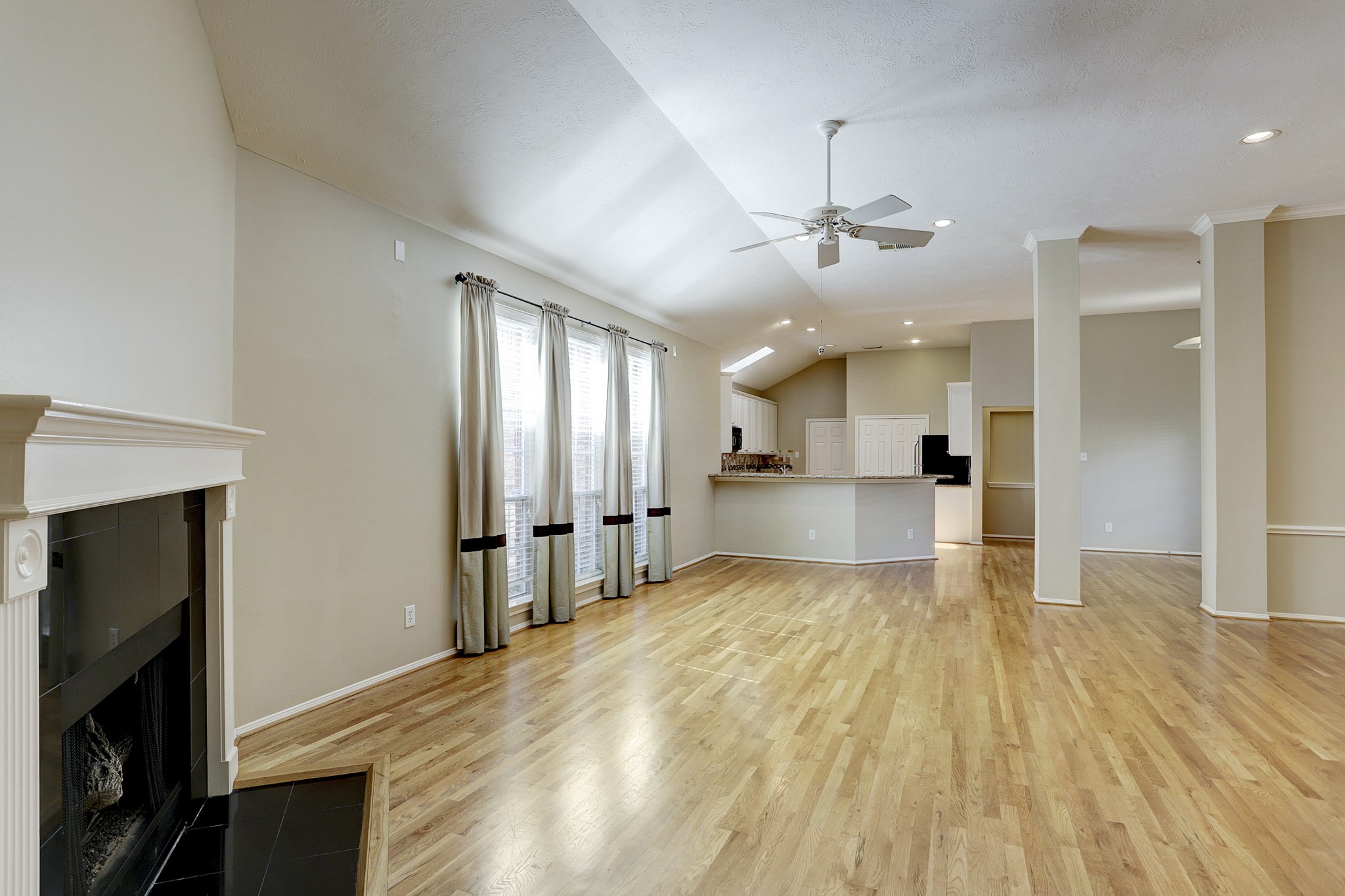 9907 Kemp Forest Drive Property Photo 5