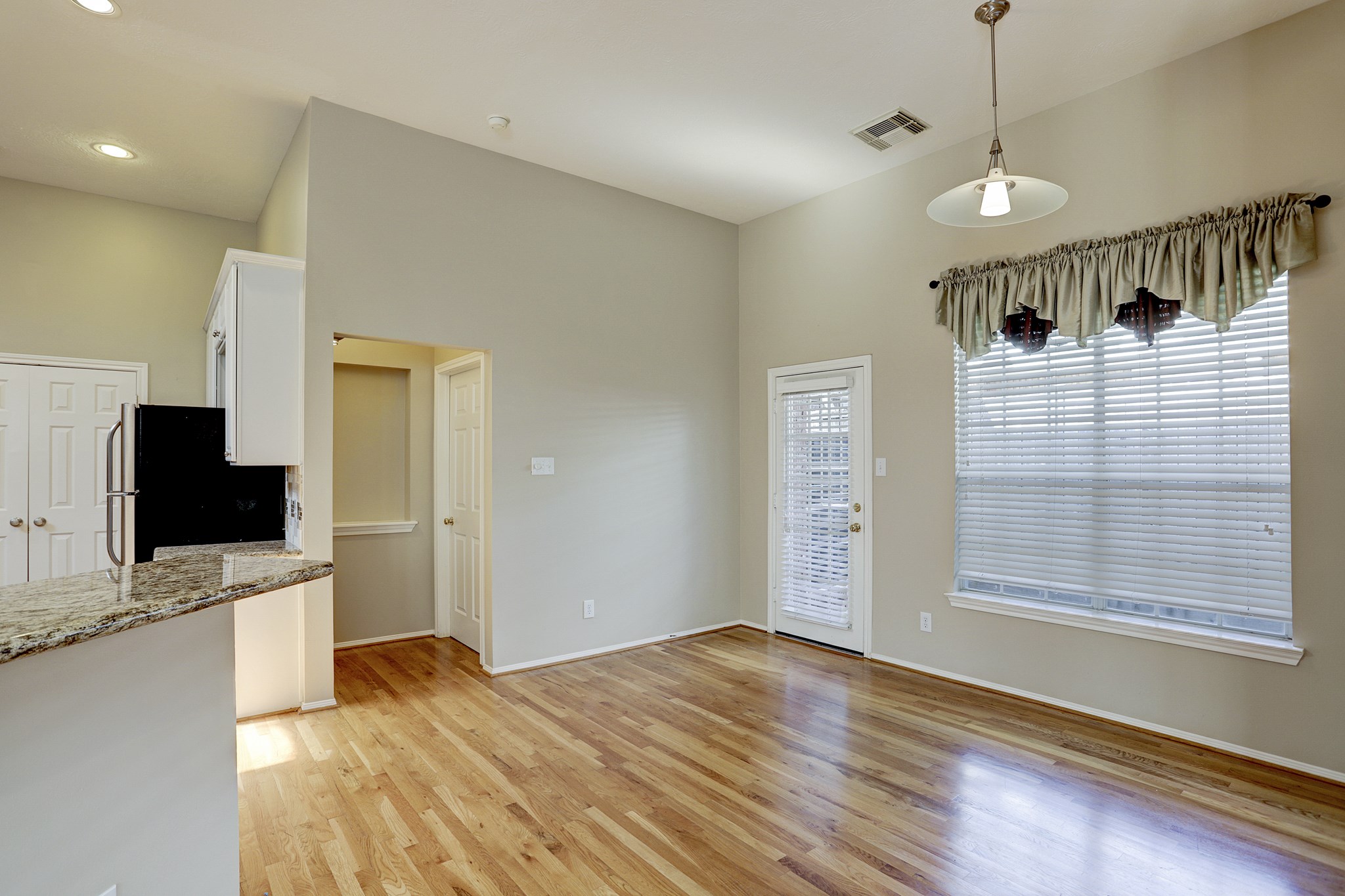 9907 Kemp Forest Drive Property Photo 8