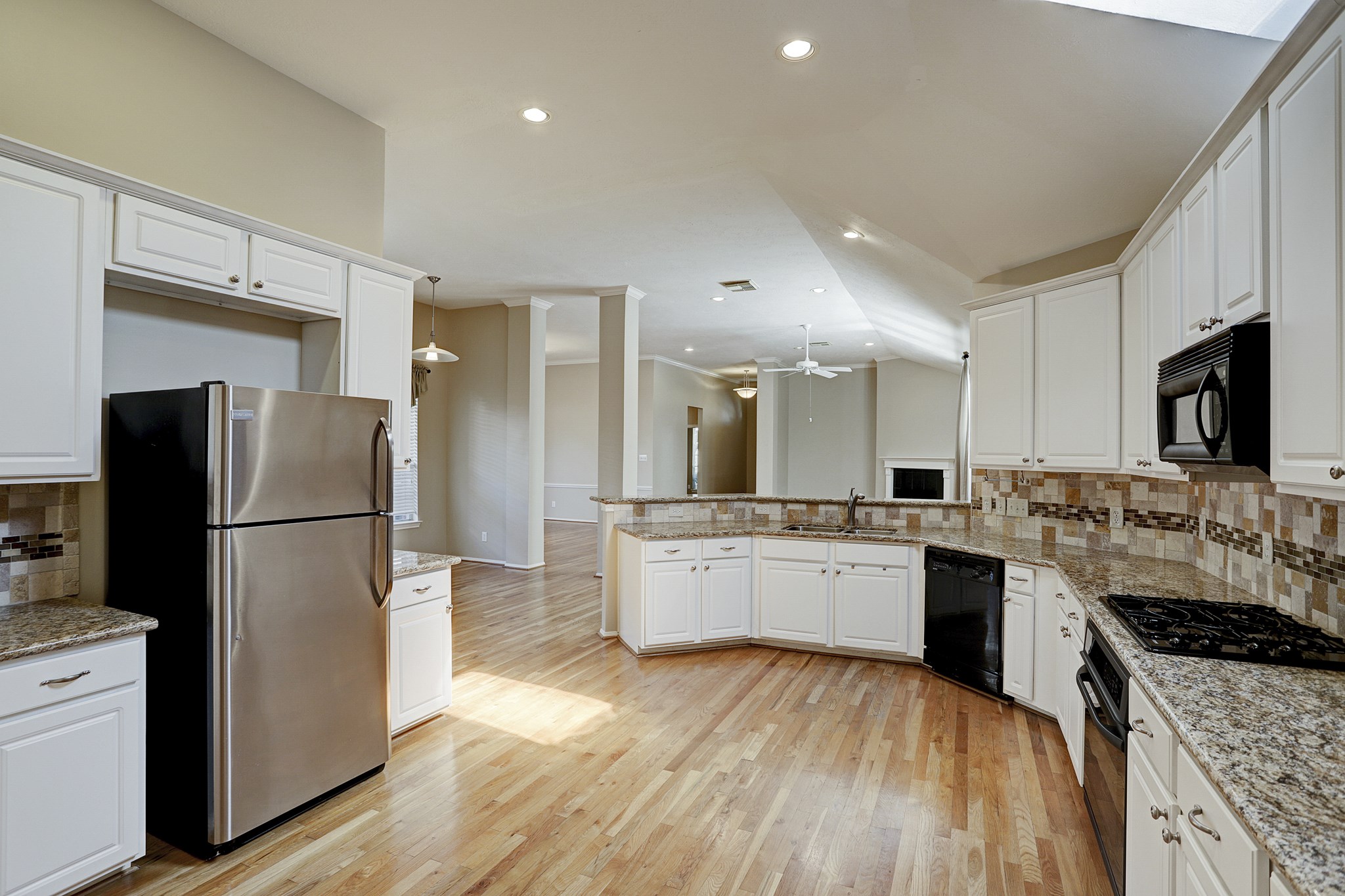 9907 Kemp Forest Drive Property Photo 10