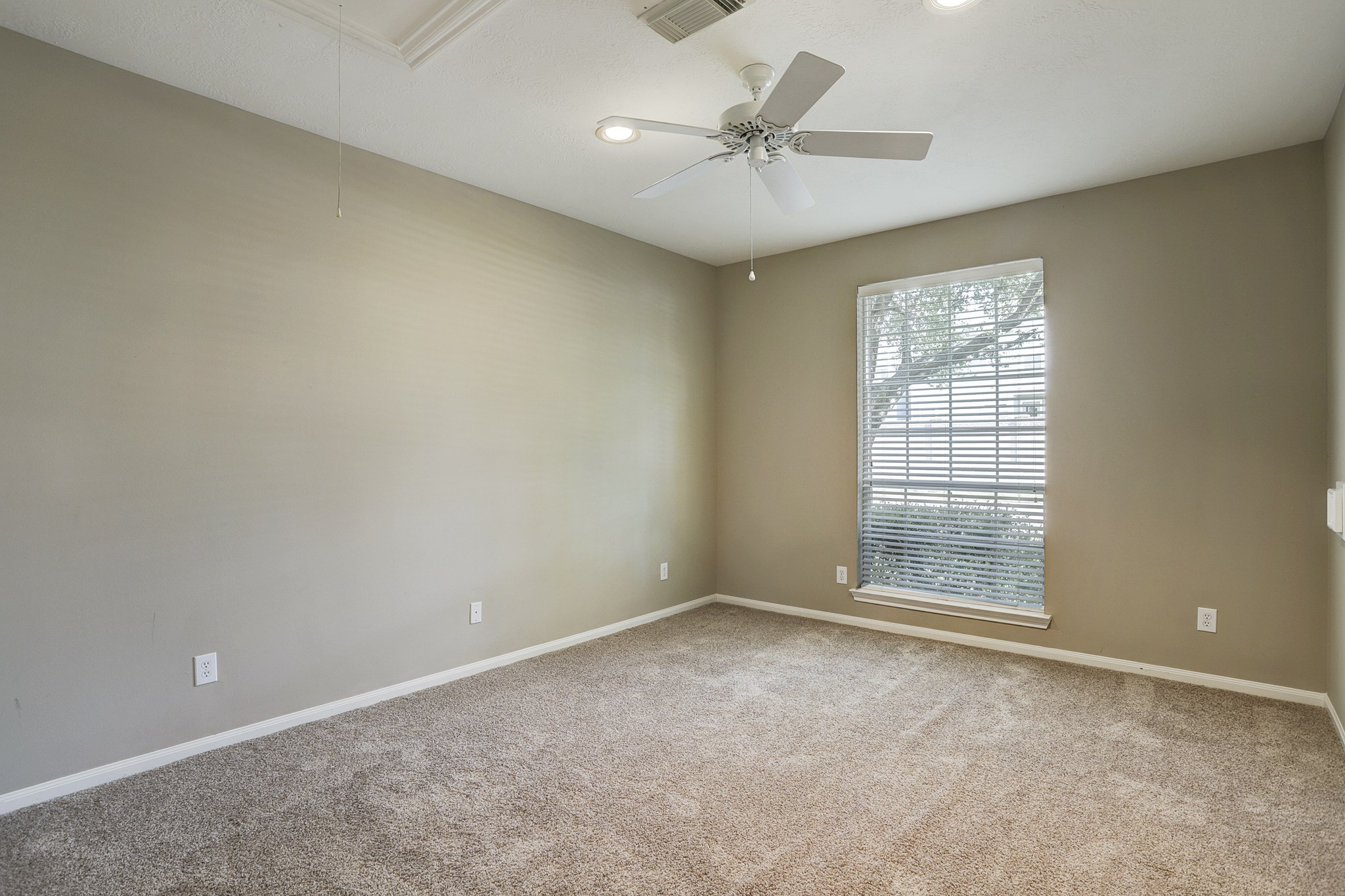 9907 Kemp Forest Drive Property Photo 11