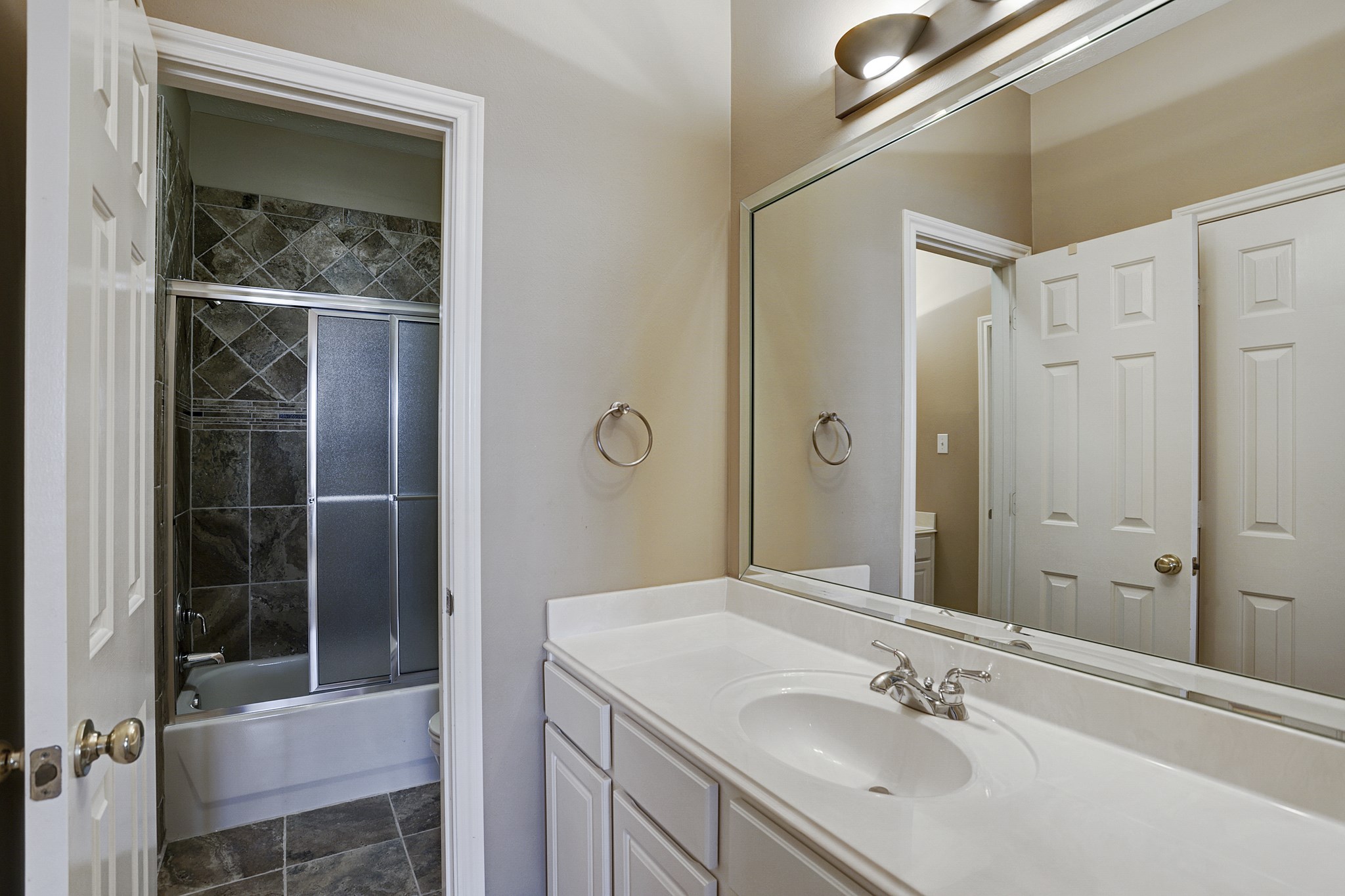 9907 Kemp Forest Drive Property Photo 12