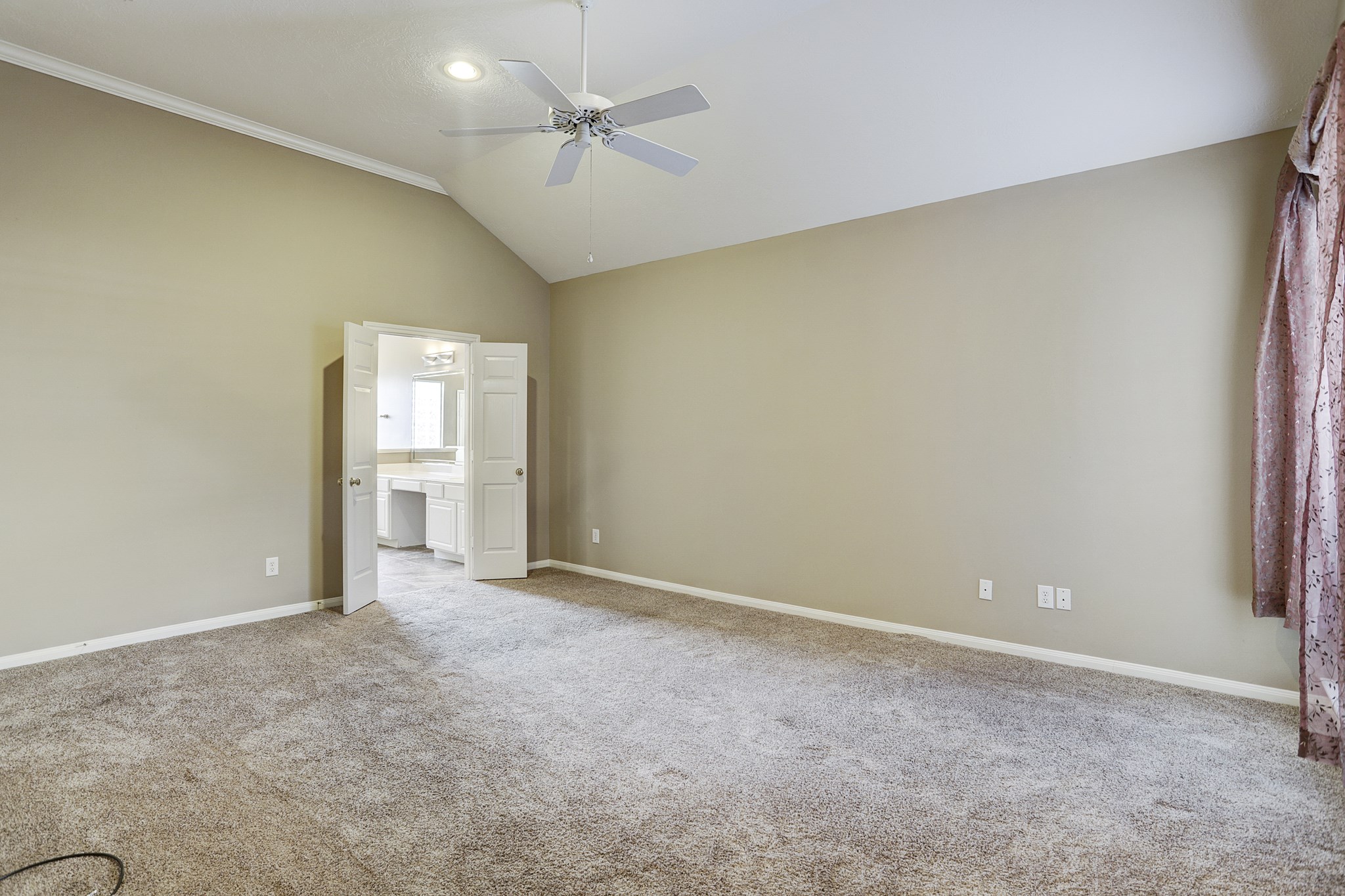 9907 Kemp Forest Drive Property Photo 15