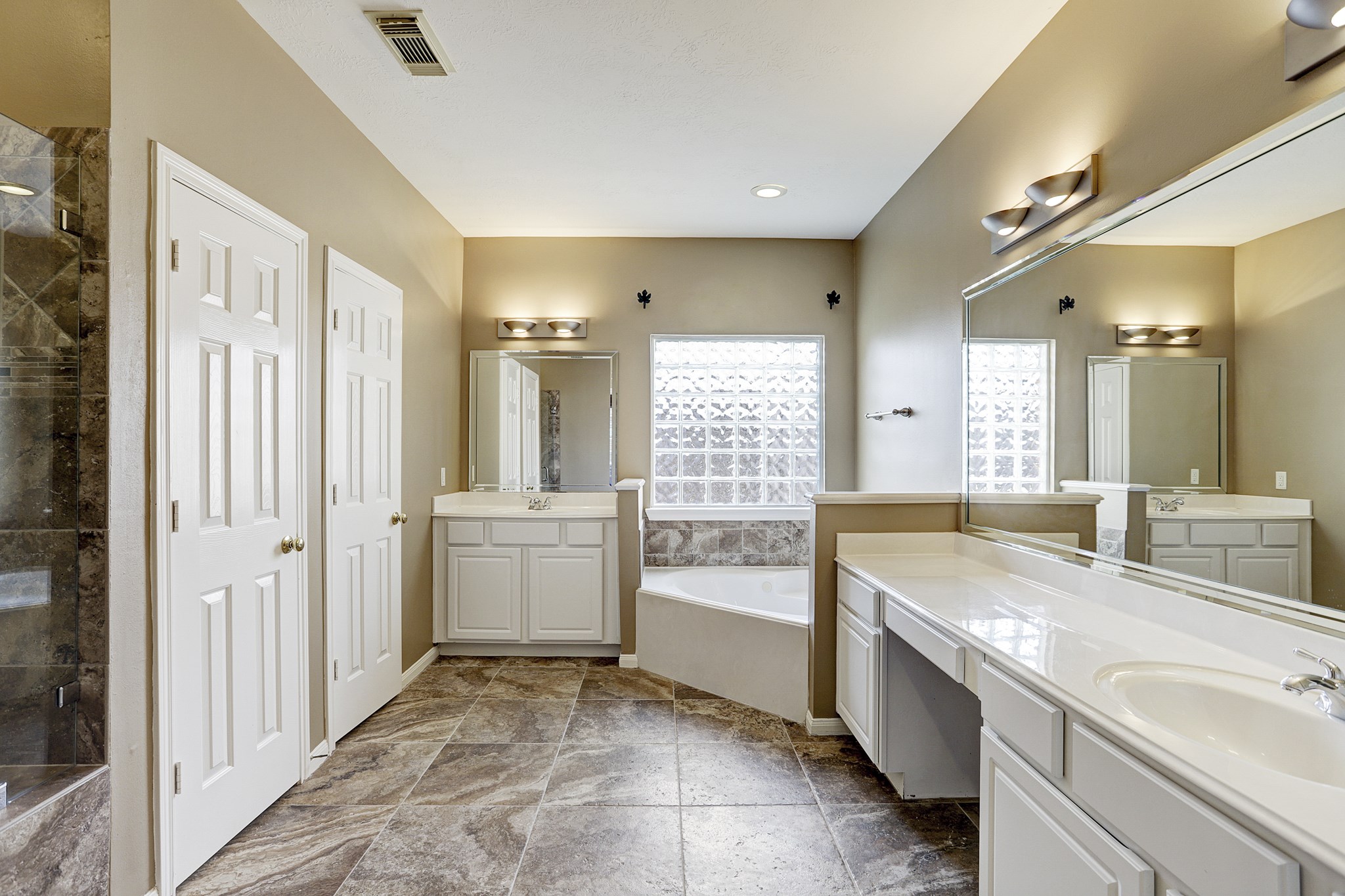 9907 Kemp Forest Drive Property Photo 16