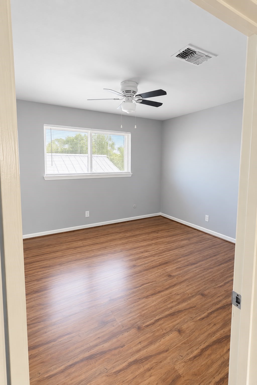 404 S Hood Street Property Photo 2