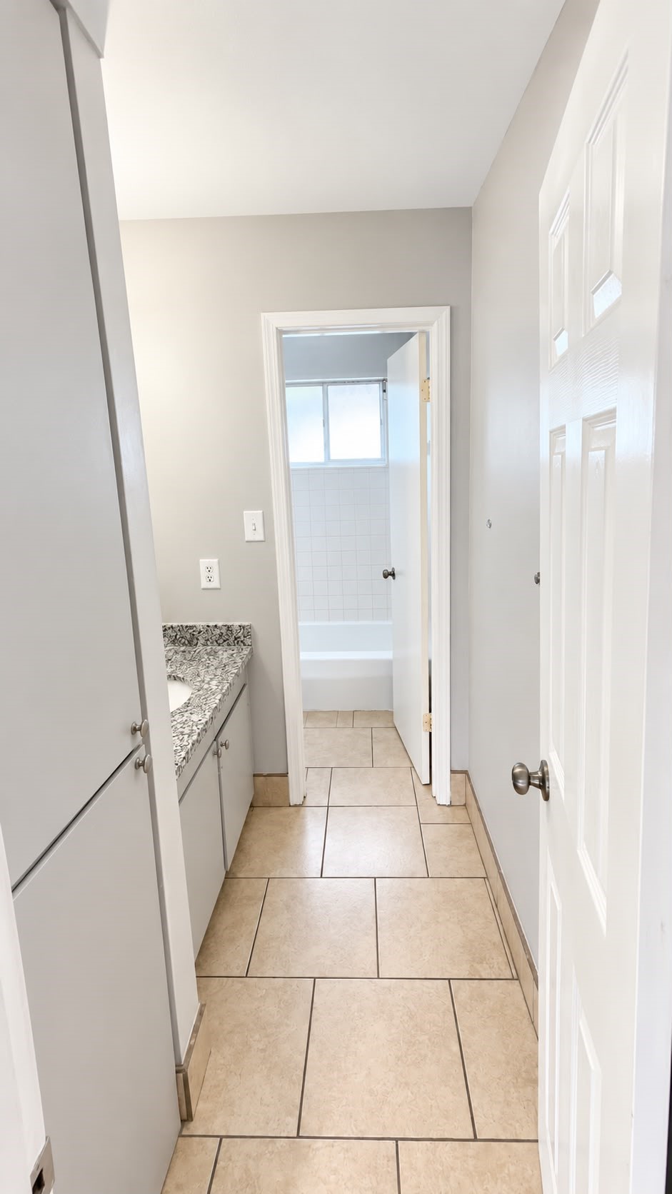 404 S Hood Street Property Photo 5
