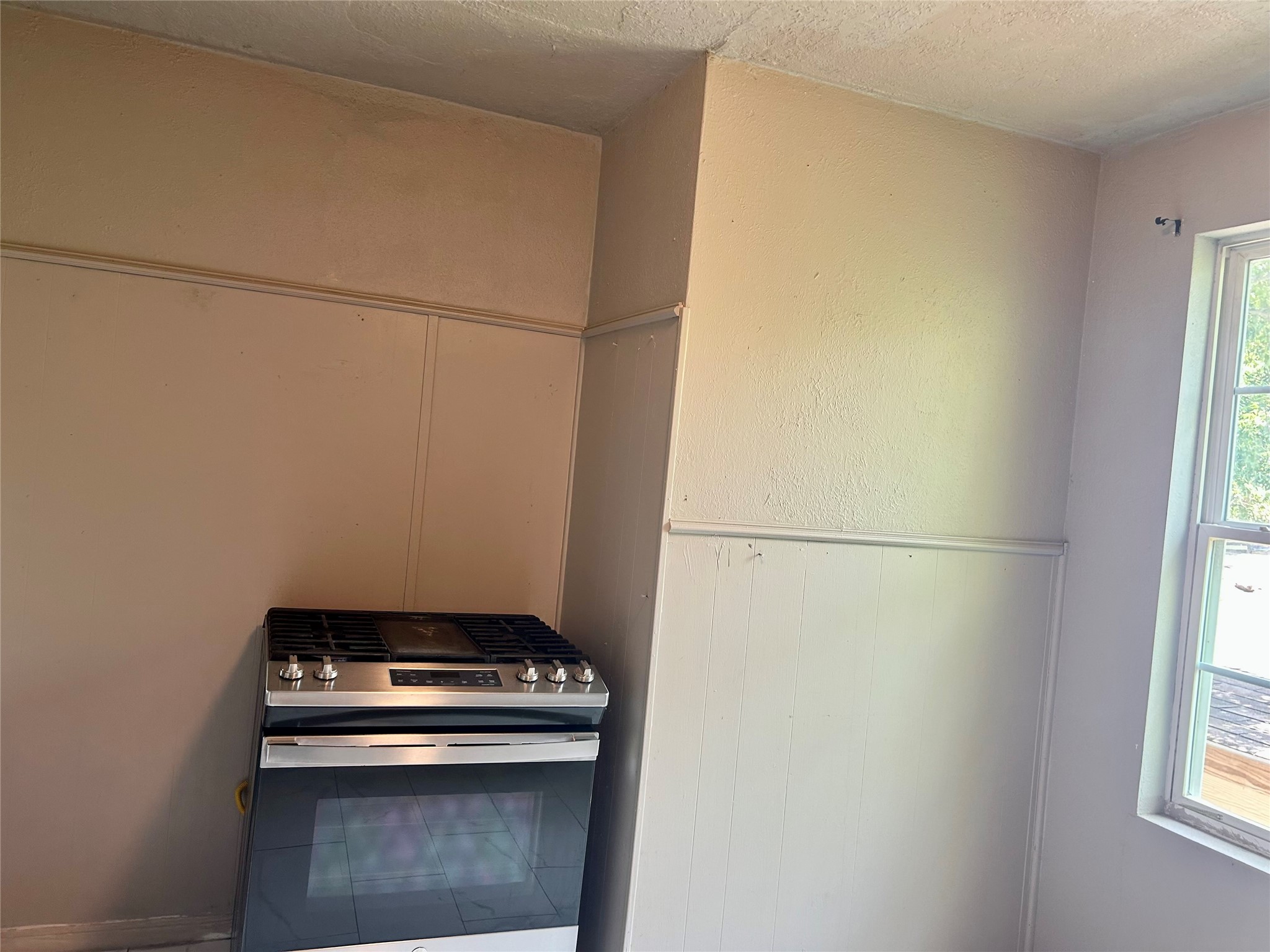 605 E Hunnicutt Street C Property Photo 9