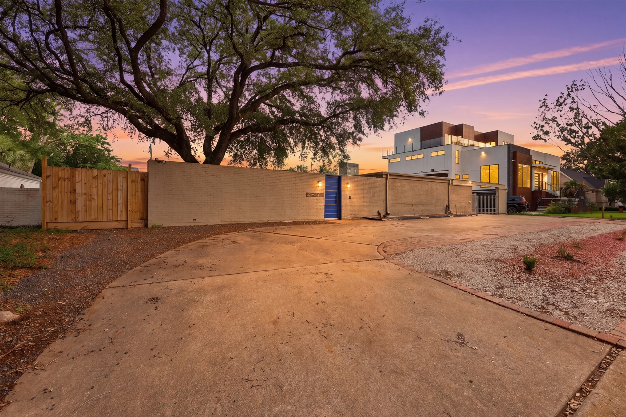 5323 S Braeswood Boulevard Property Photo