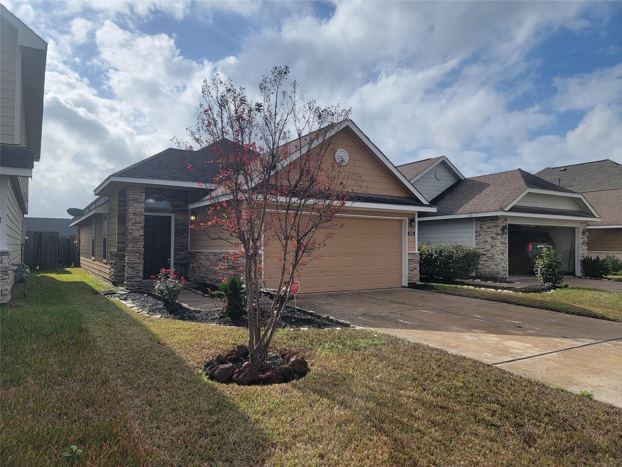 8935 Windfern Trace Drive Property Photo 4