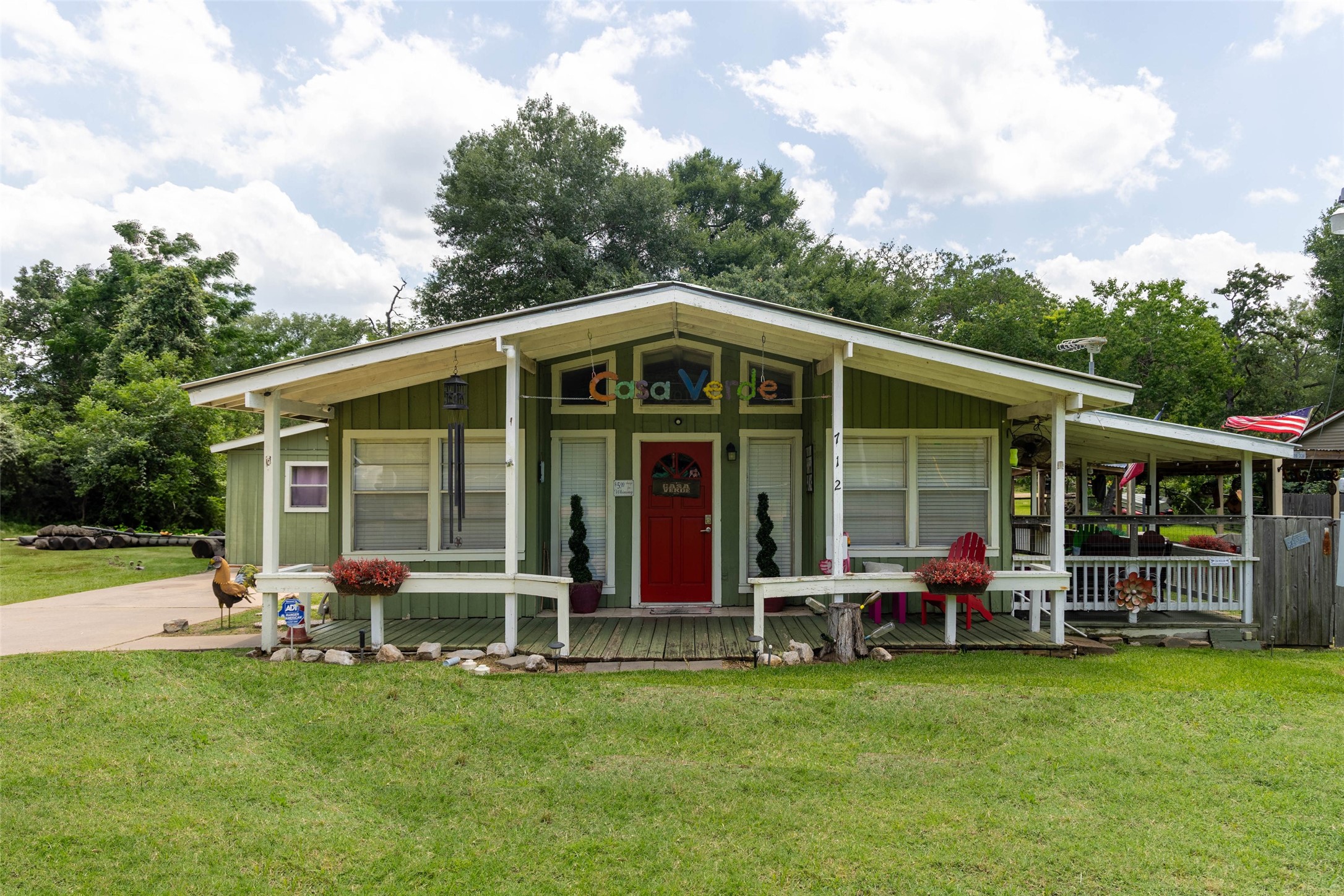 712 Birch Hollow Drive Property Photo 2