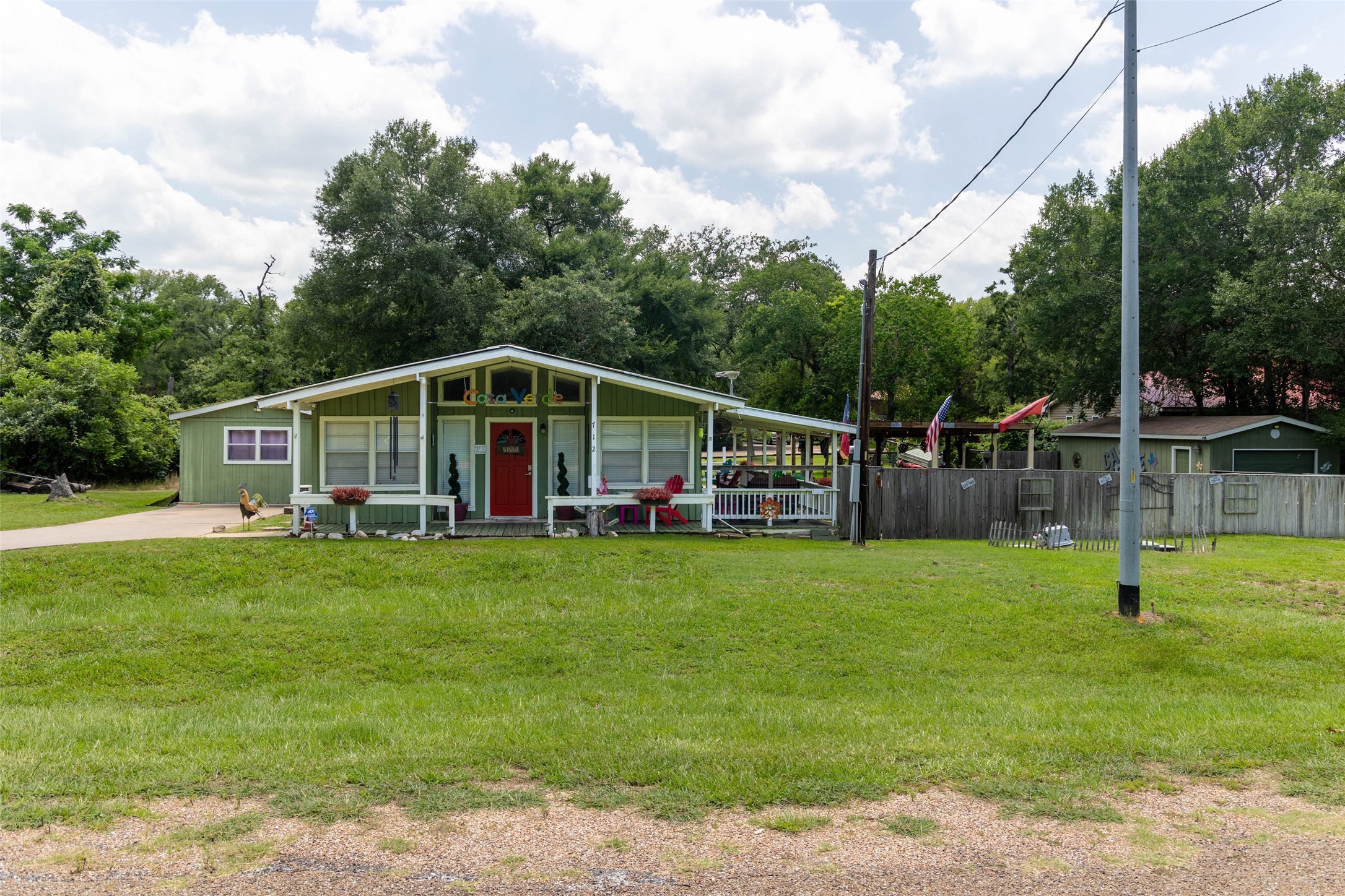 712 Birch Hollow Drive Property Photo 3