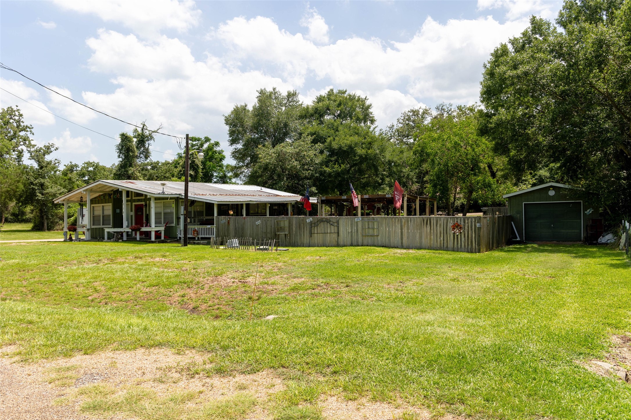 712 Birch Hollow Drive Property Photo 4