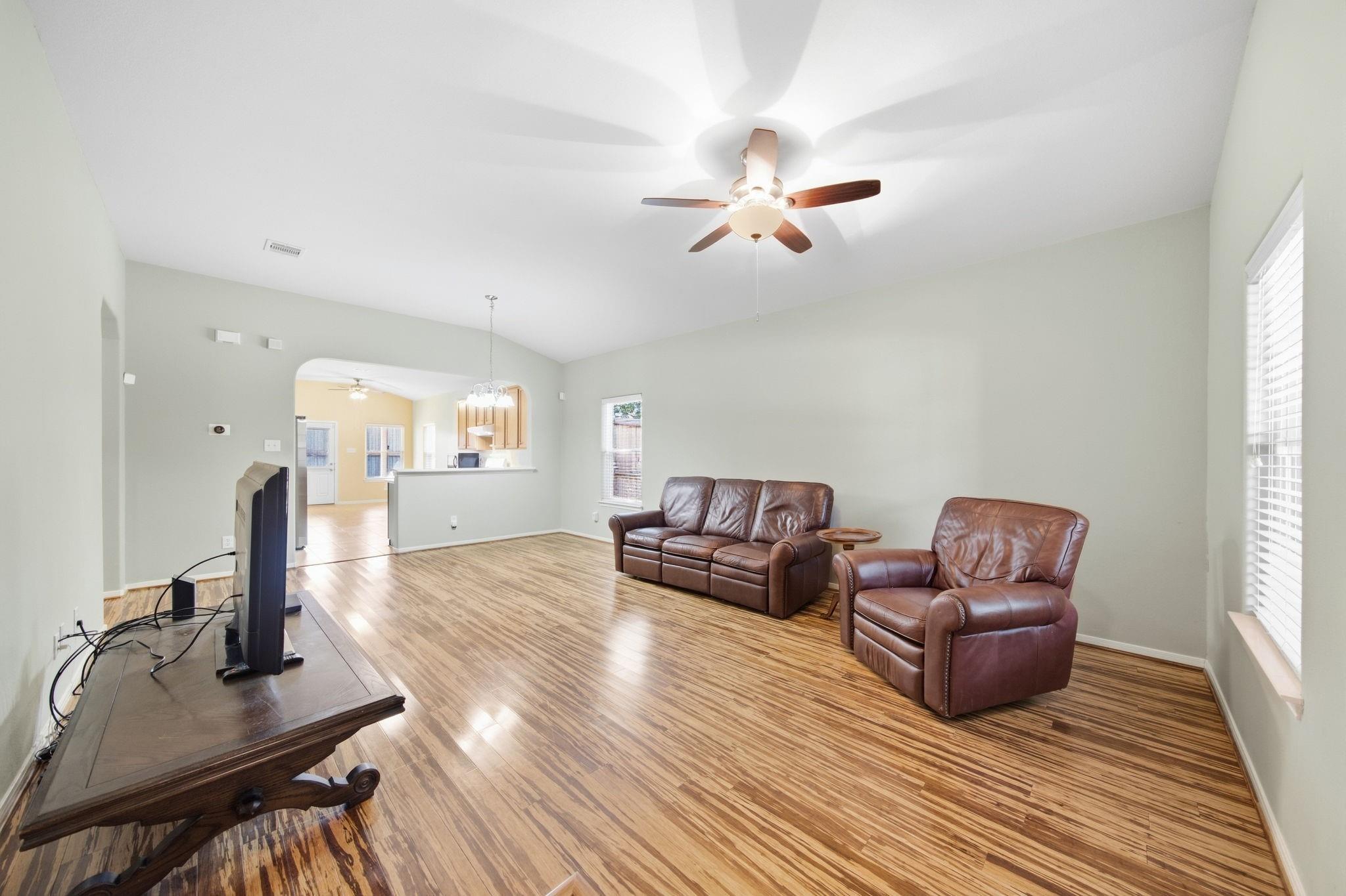 611 E Newport Bend Property Photo 7