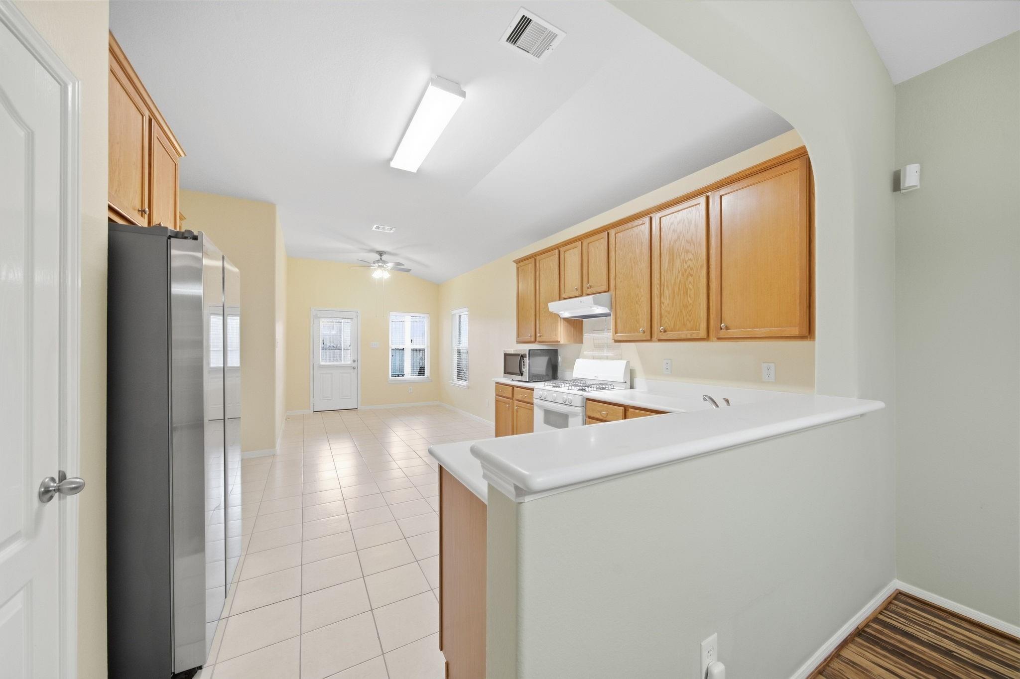 611 E Newport Bend Property Photo 13