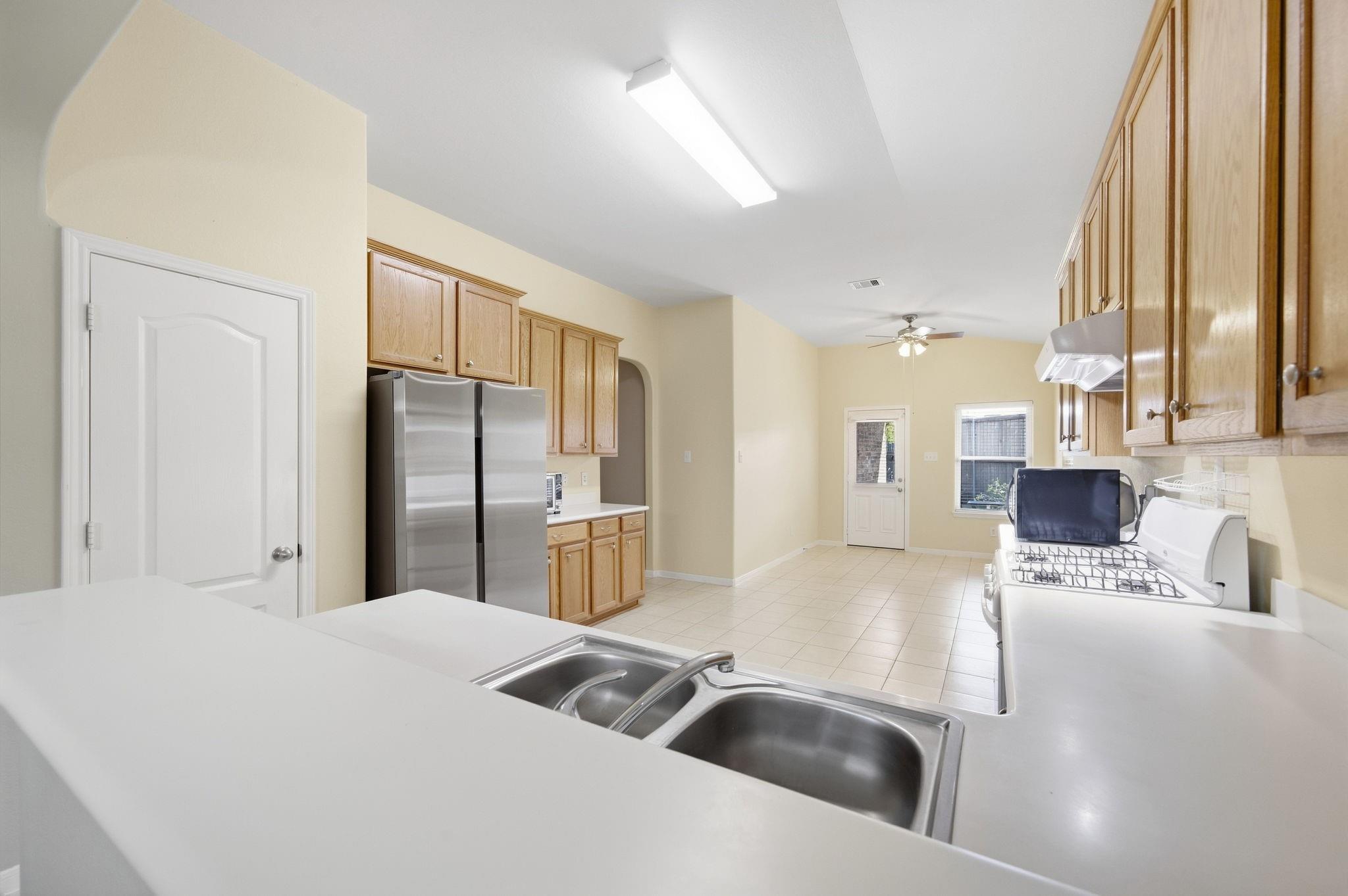 611 E Newport Bend Property Photo 15
