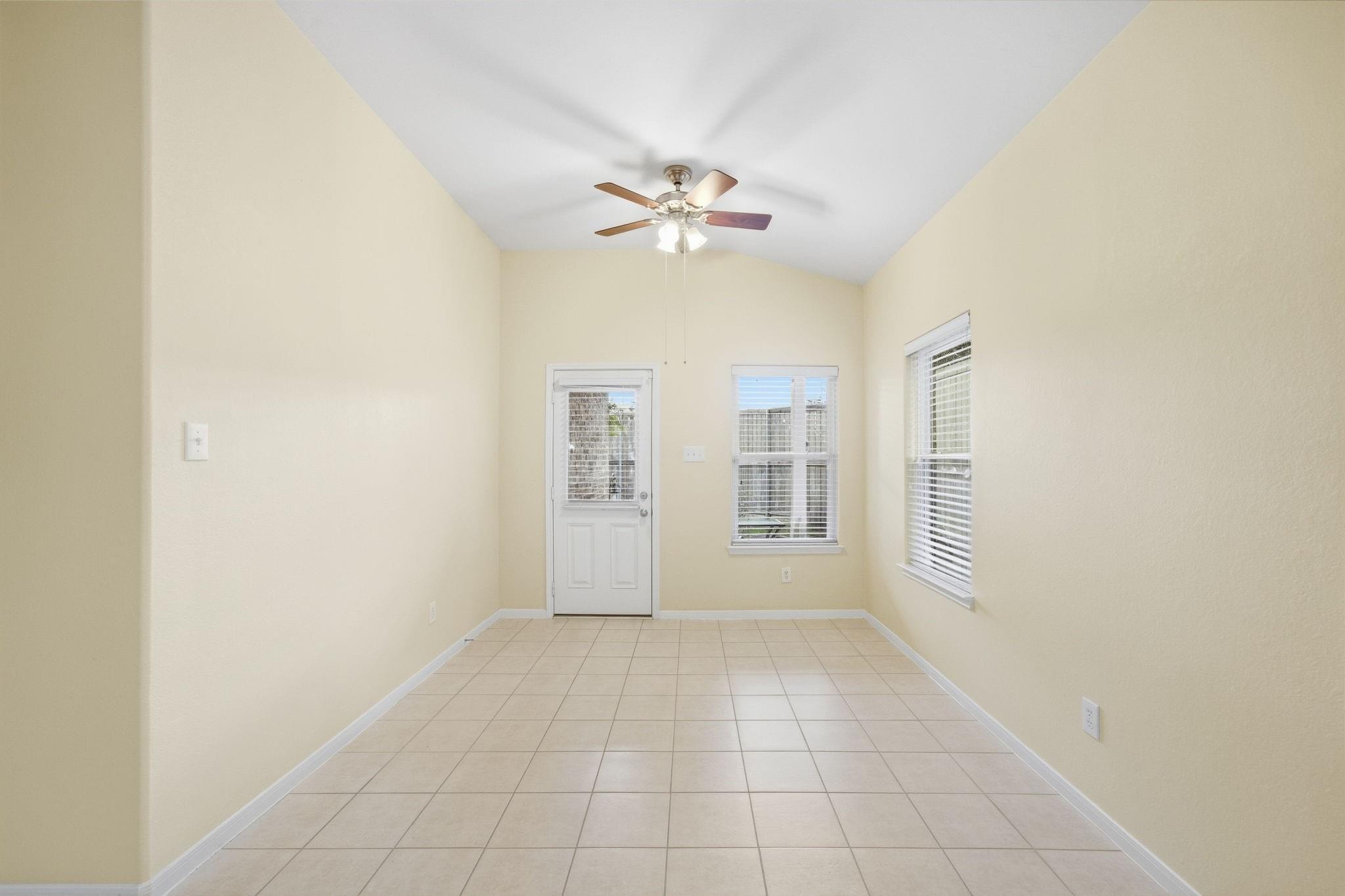 611 E Newport Bend Property Photo 17
