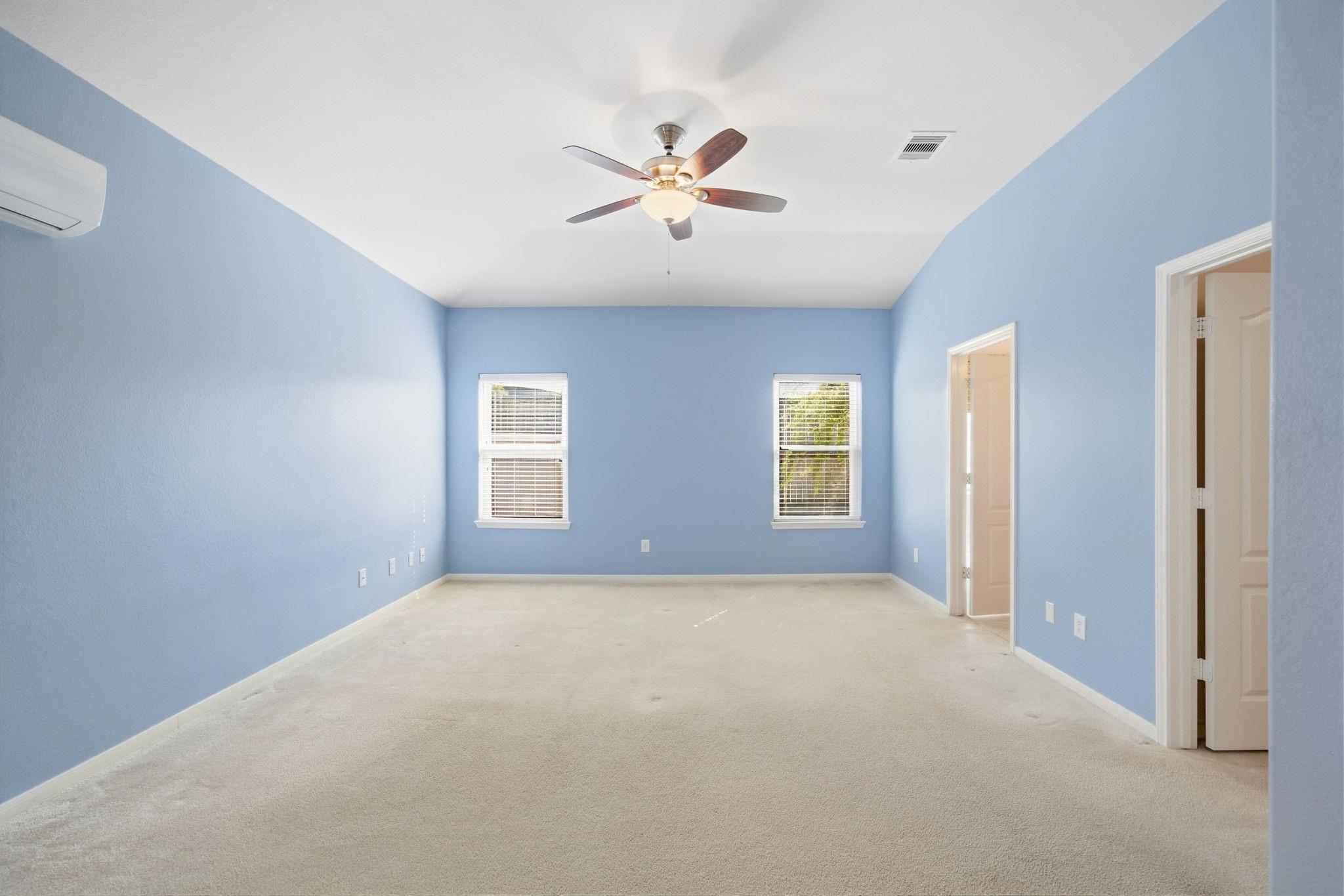 611 E Newport Bend Property Photo 19